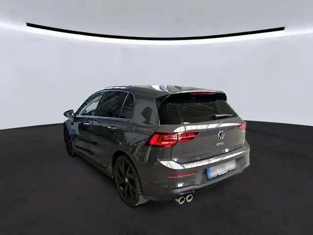 Volkswagen Golf view 3
