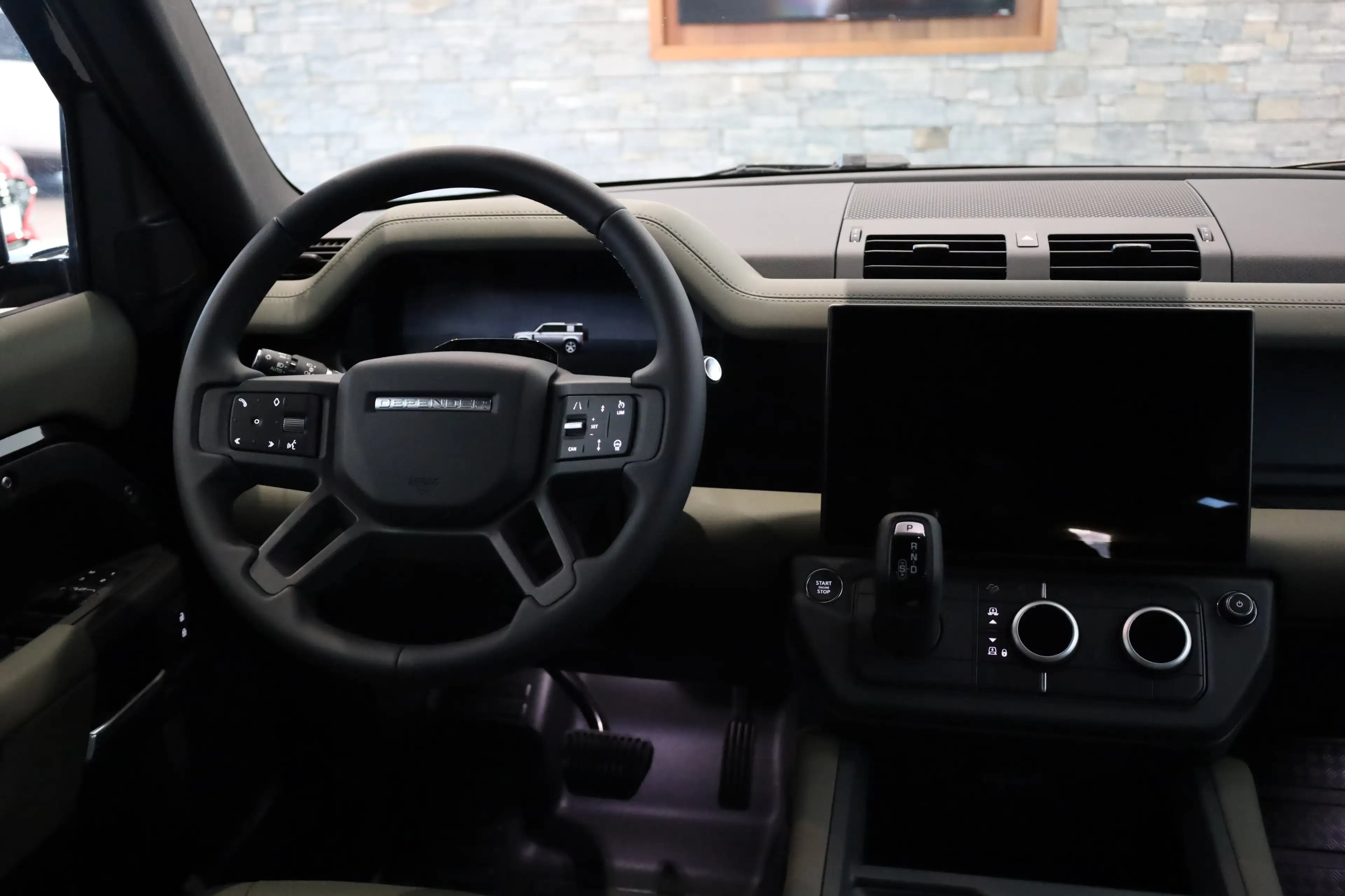 Land Rover Defender D200 X-Dynamic SE 3.0 — photo 8