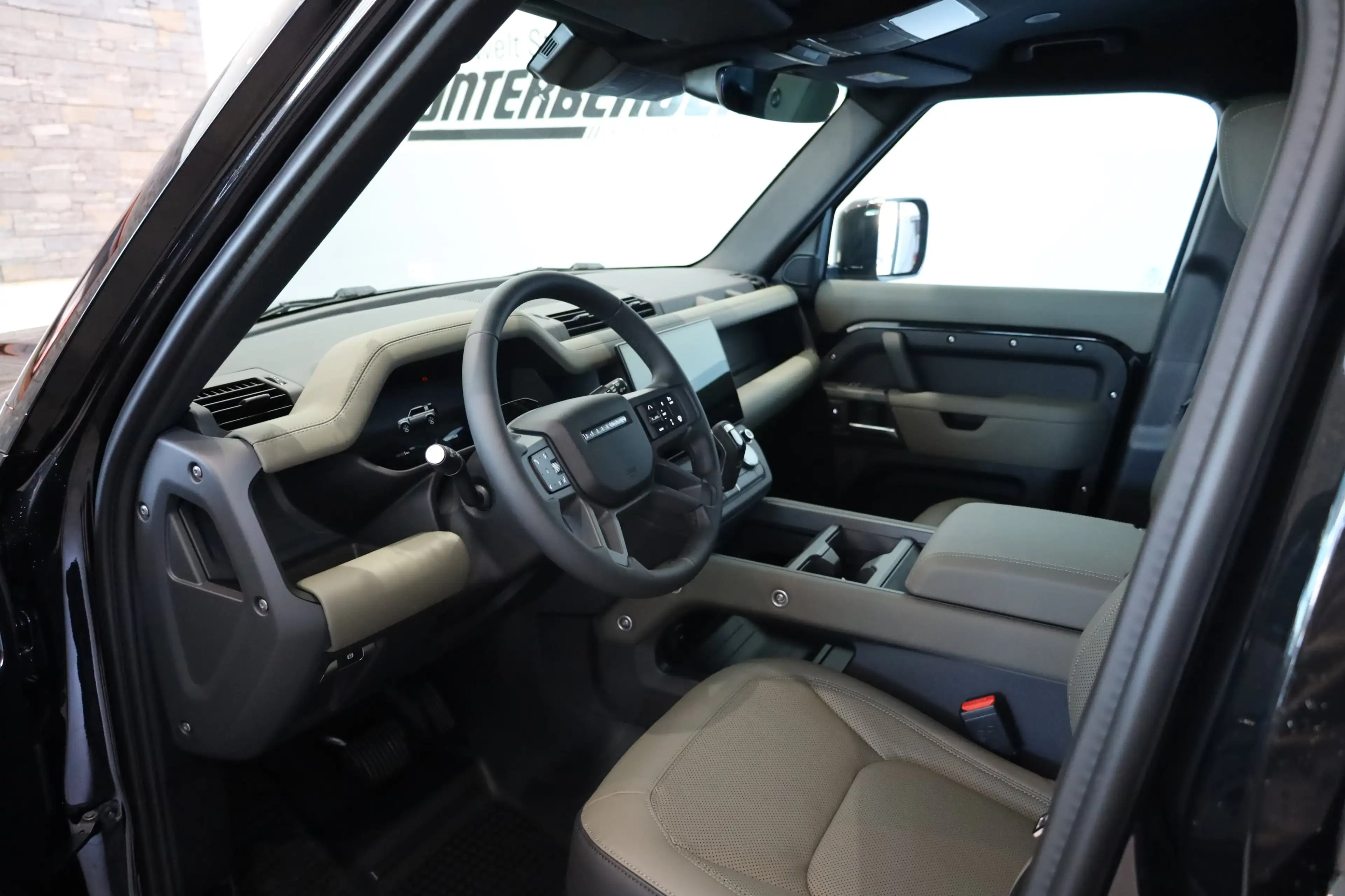 Land Rover Defender D200 X-Dynamic SE 3.0 — photo 5
