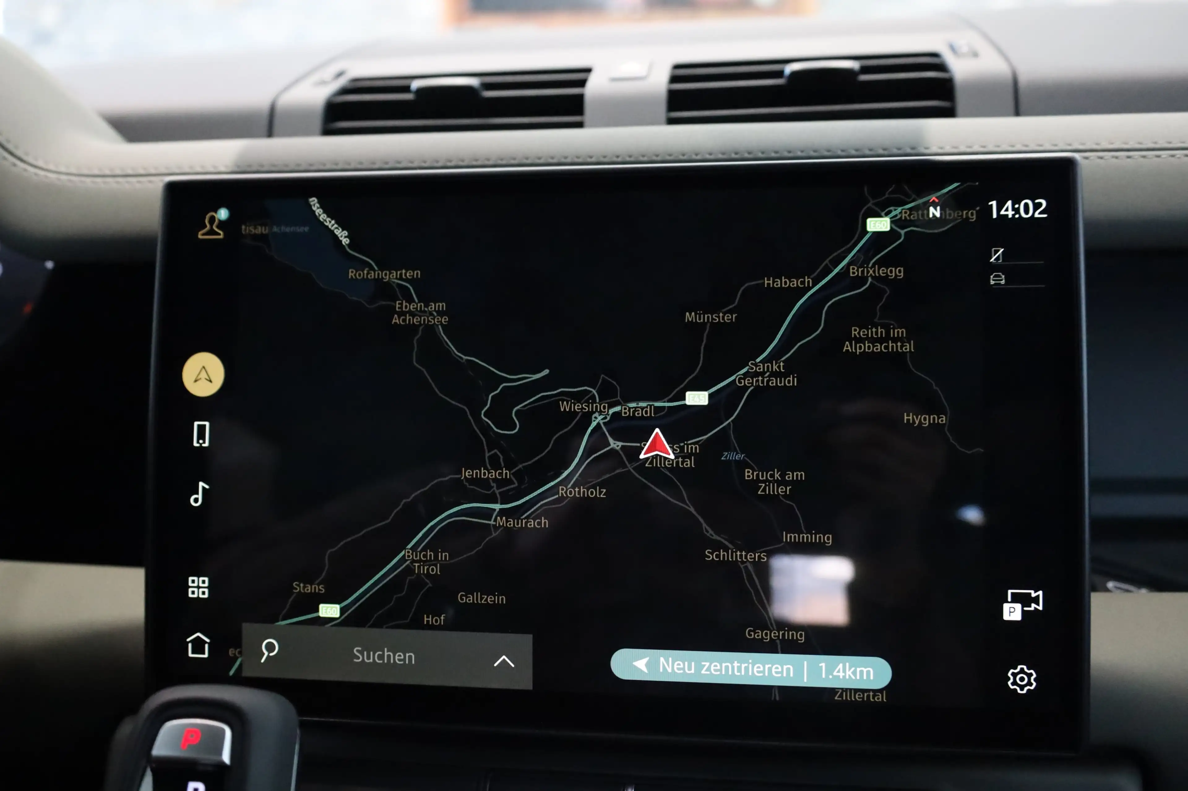 Land Rover Defender D200 X-Dynamic SE 3.0 — photo 14