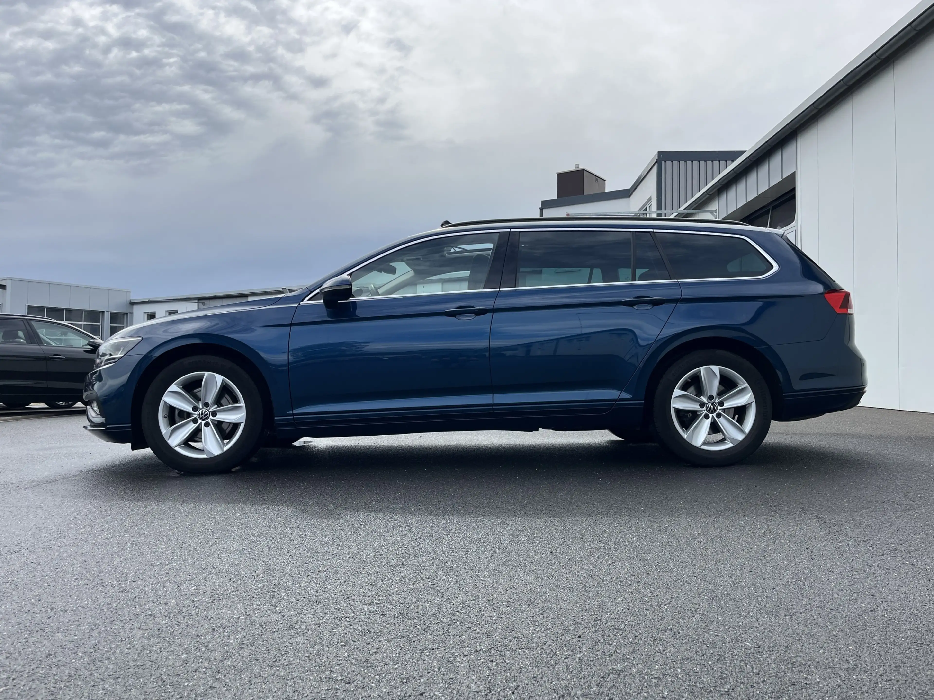 Volkswagen Passat Variant 2.0 TDI DSG 4Mo Business 1,99% Fin. AHK STHZ PANO — photo 2