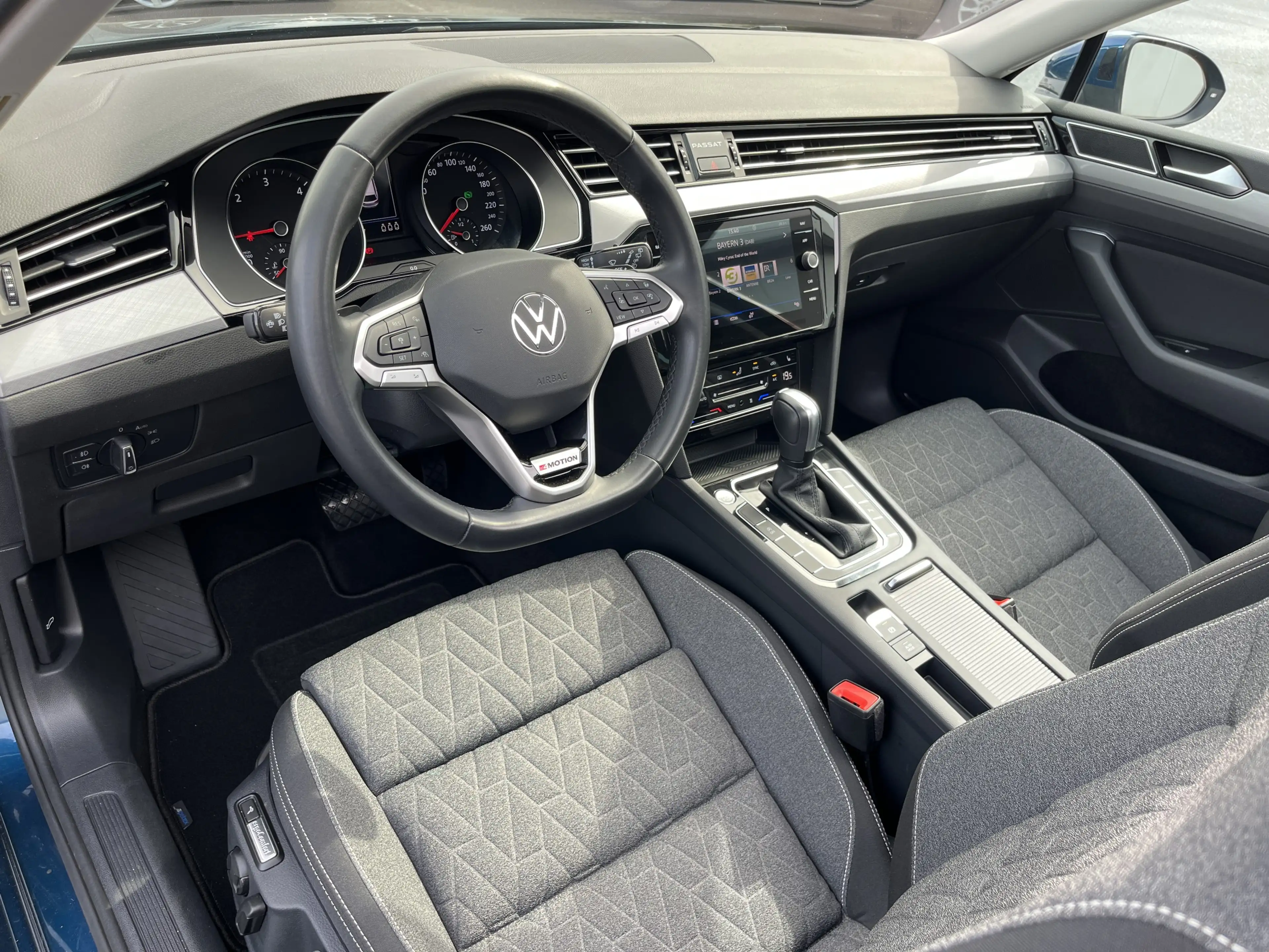 Volkswagen Passat Variant 2.0 TDI DSG 4Mo Business 1,99% Fin. AHK STHZ PANO — photo 12