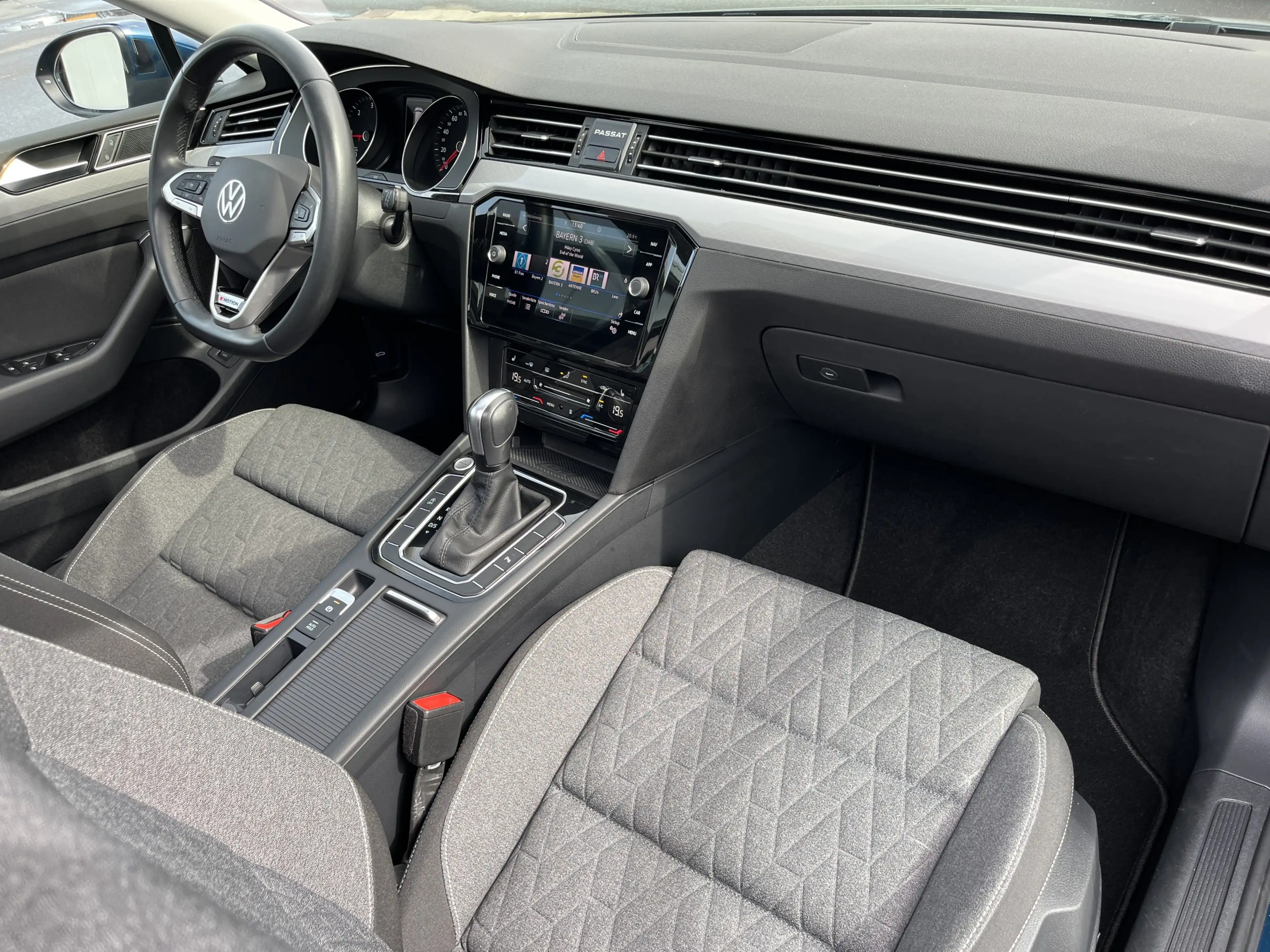 Volkswagen Passat Variant 2.0 TDI DSG 4Mo Business 1,99% Fin. AHK STHZ PANO — photo 14