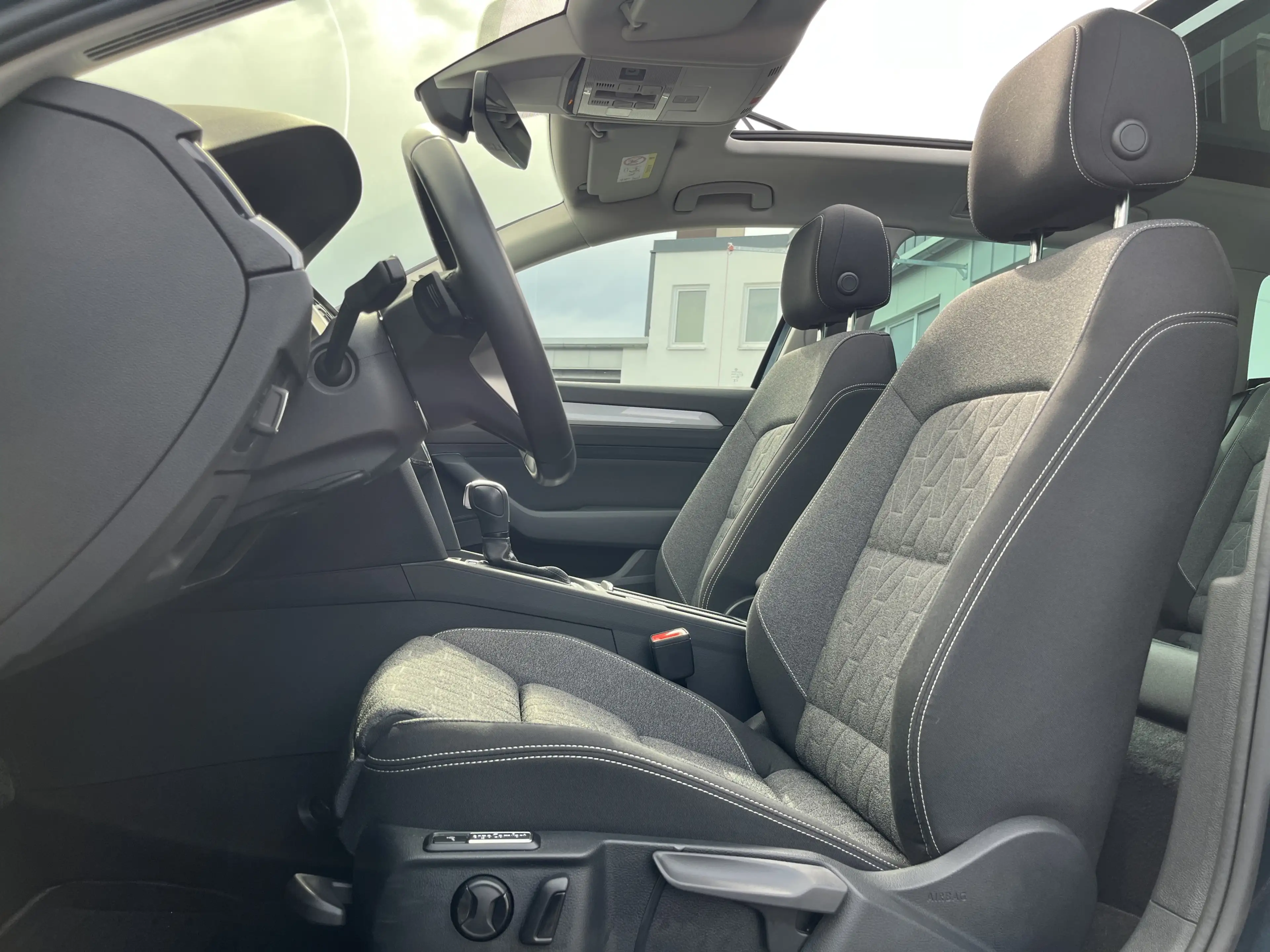 Volkswagen Passat Variant 2.0 TDI DSG 4Mo Business 1,99% Fin. AHK STHZ PANO — photo 13
