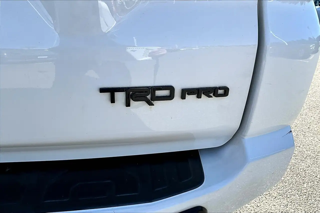 Toyota 4-Runner снимка Toyota 4-Runner