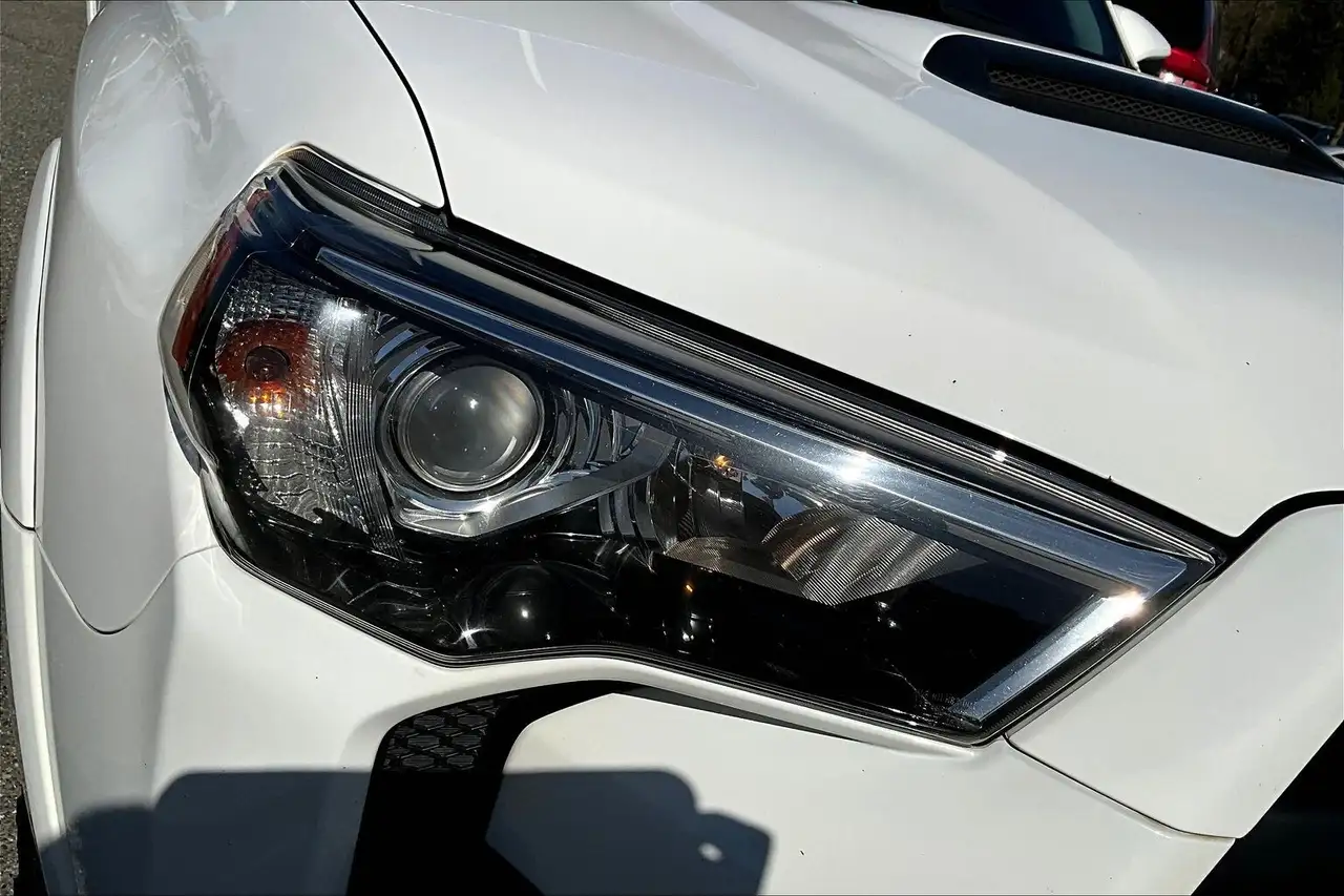 Toyota 4-Runner снимка Toyota 4-Runner