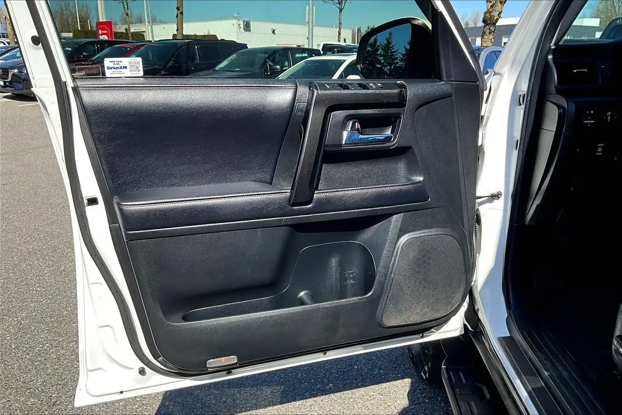 Toyota 4-Runner снимка Toyota 4-Runner