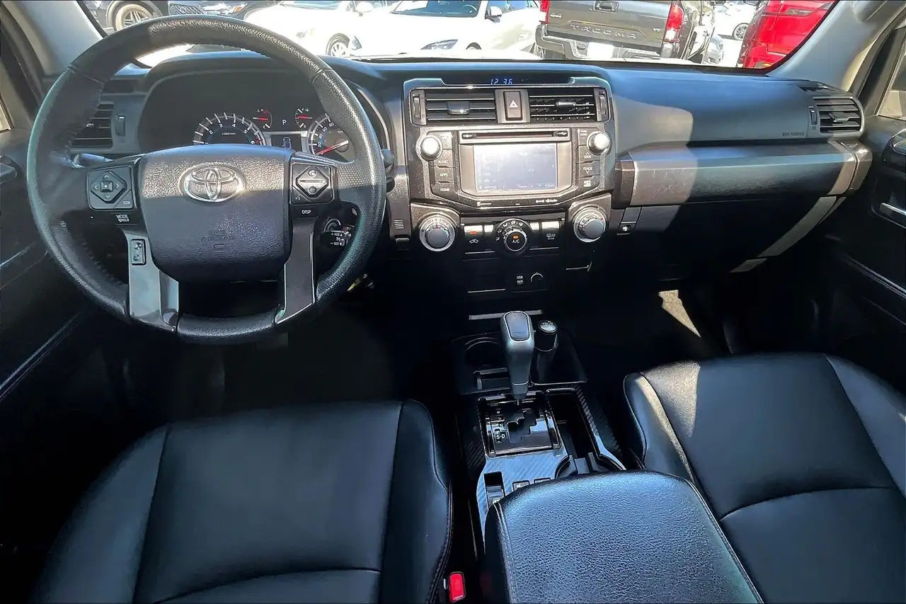 Toyota 4-Runner снимка Toyota 4-Runner