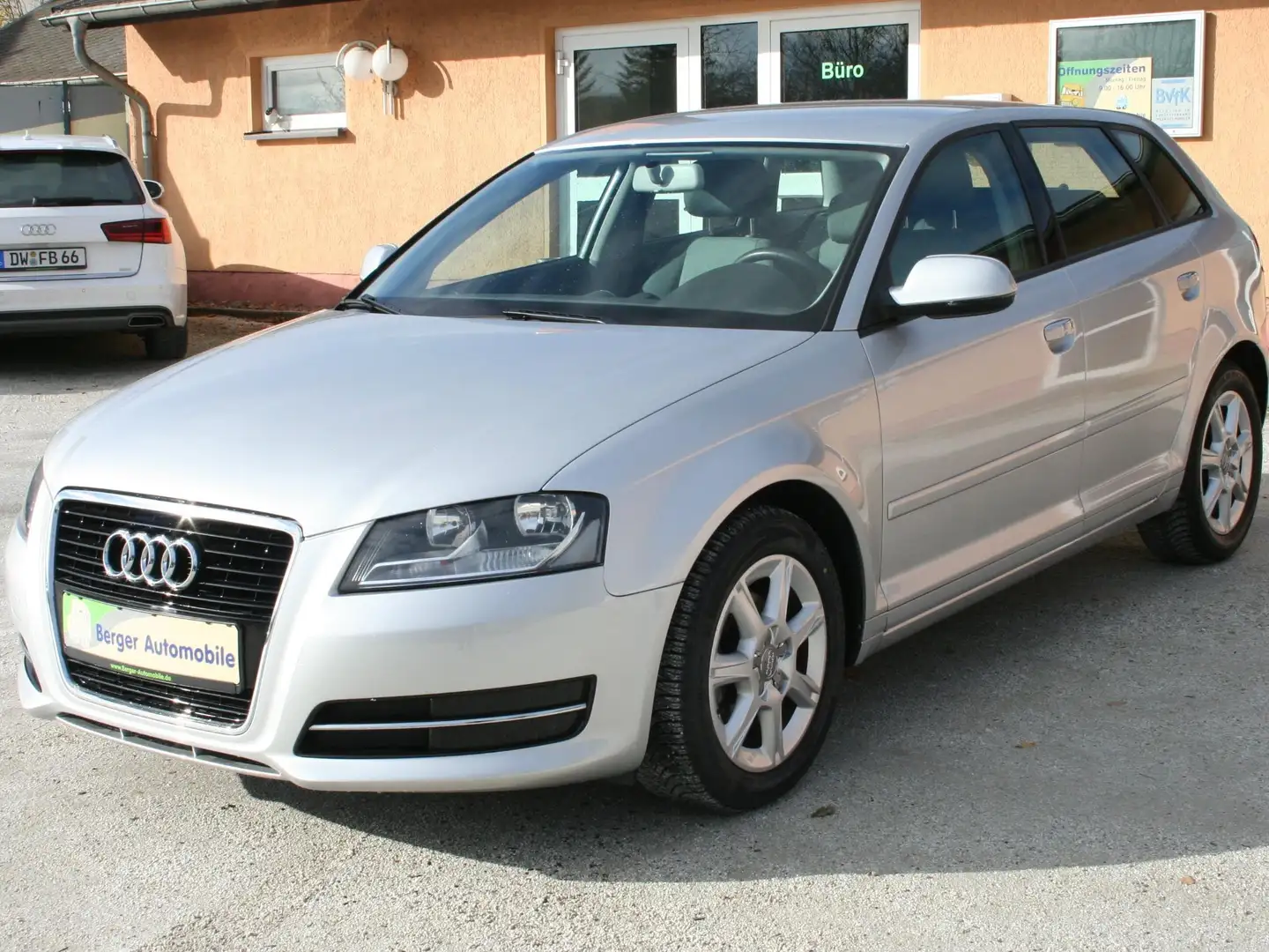 Audi A3 1.2 TFSI Sportback Attraction S tronic Silber - 2