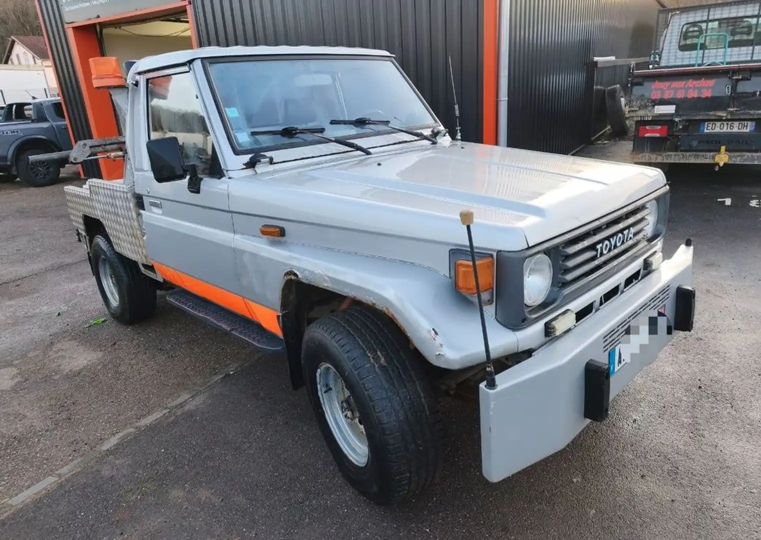 Toyota Land Cruiser dépanneuse Gris - 2
