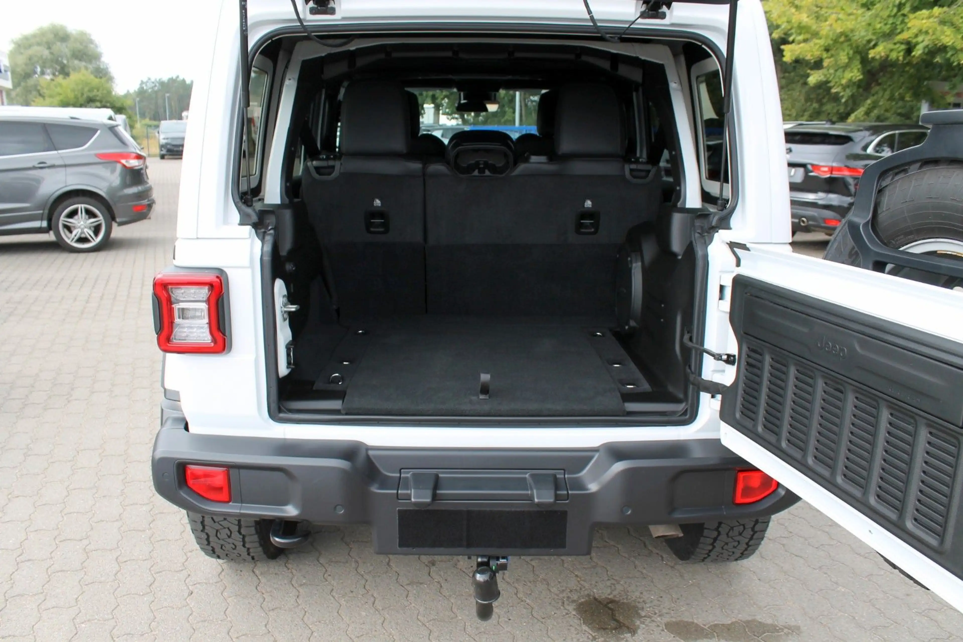 Jeep Wrangler Unlimited Sahara ACC,LED,Alpine,AHK,4X4 — photo 7