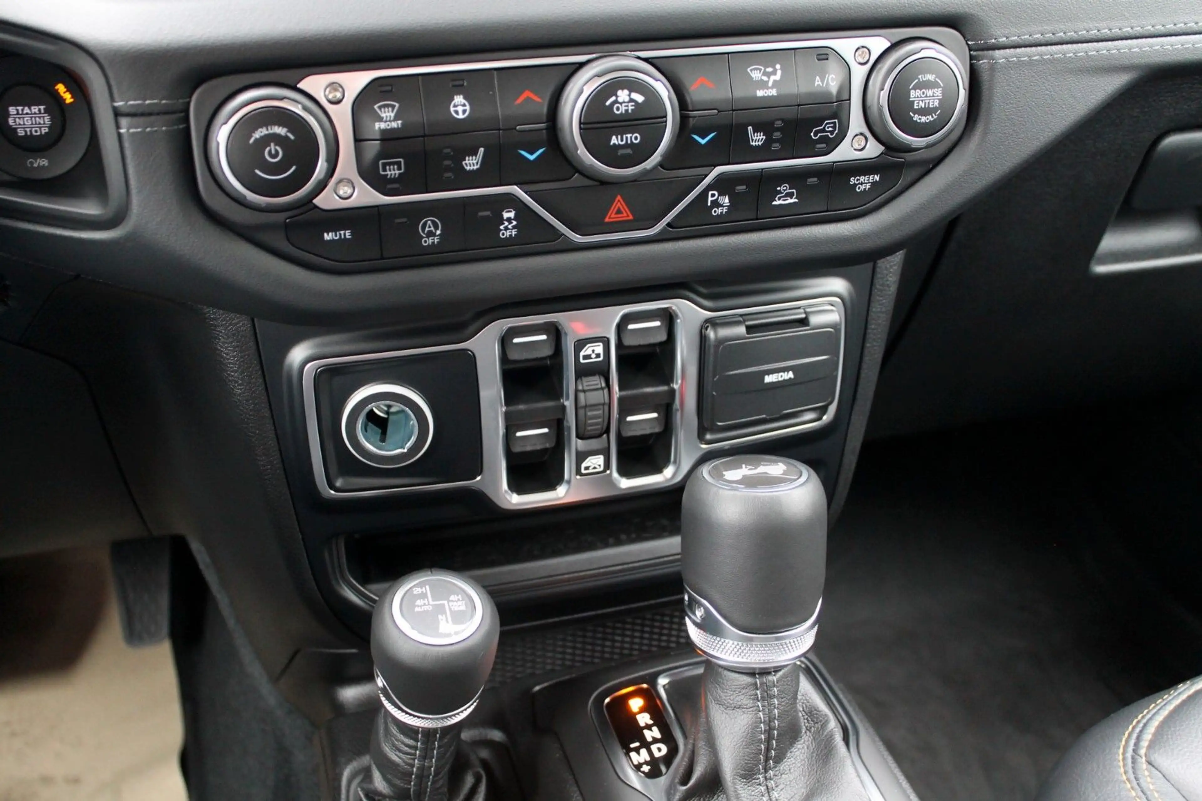 Jeep Wrangler Unlimited Sahara ACC,LED,Alpine,AHK,4X4 — photo 11