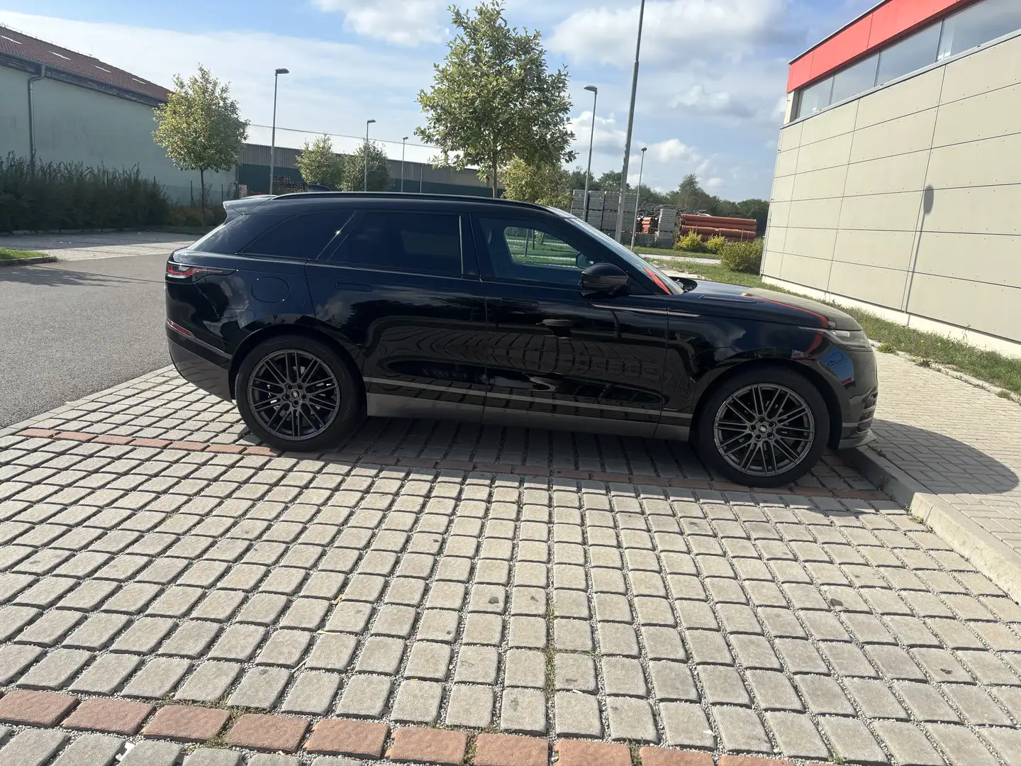 Land Rover Range Rover Velar 2.0d R-Dynamic - 2