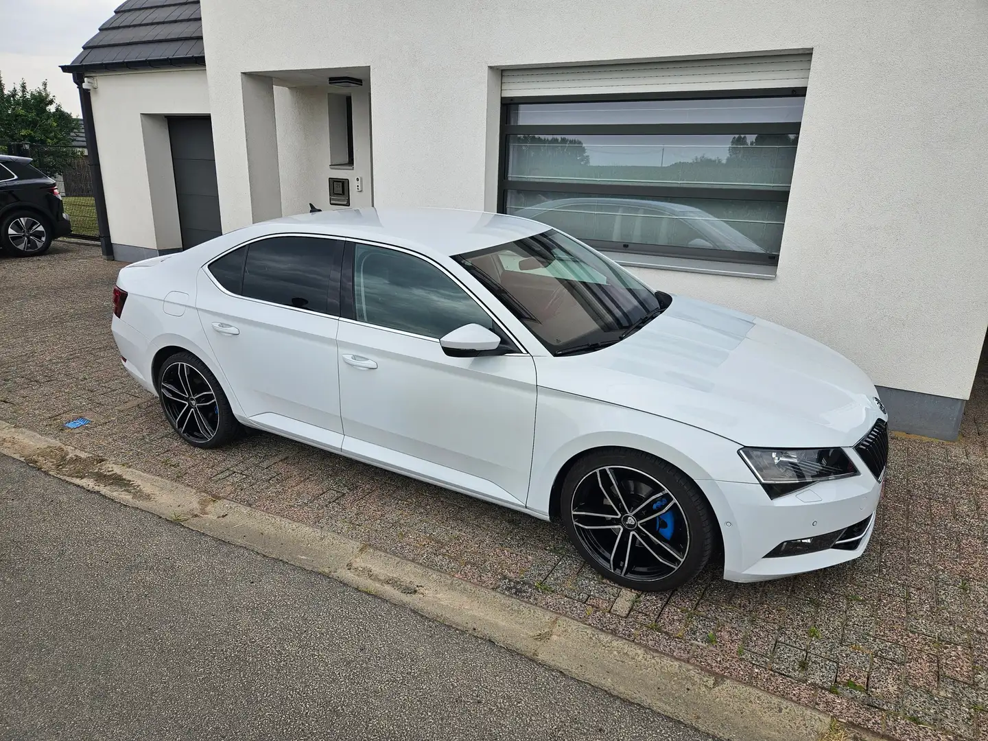 Skoda Superb 2.0 TDI Blanc - 1