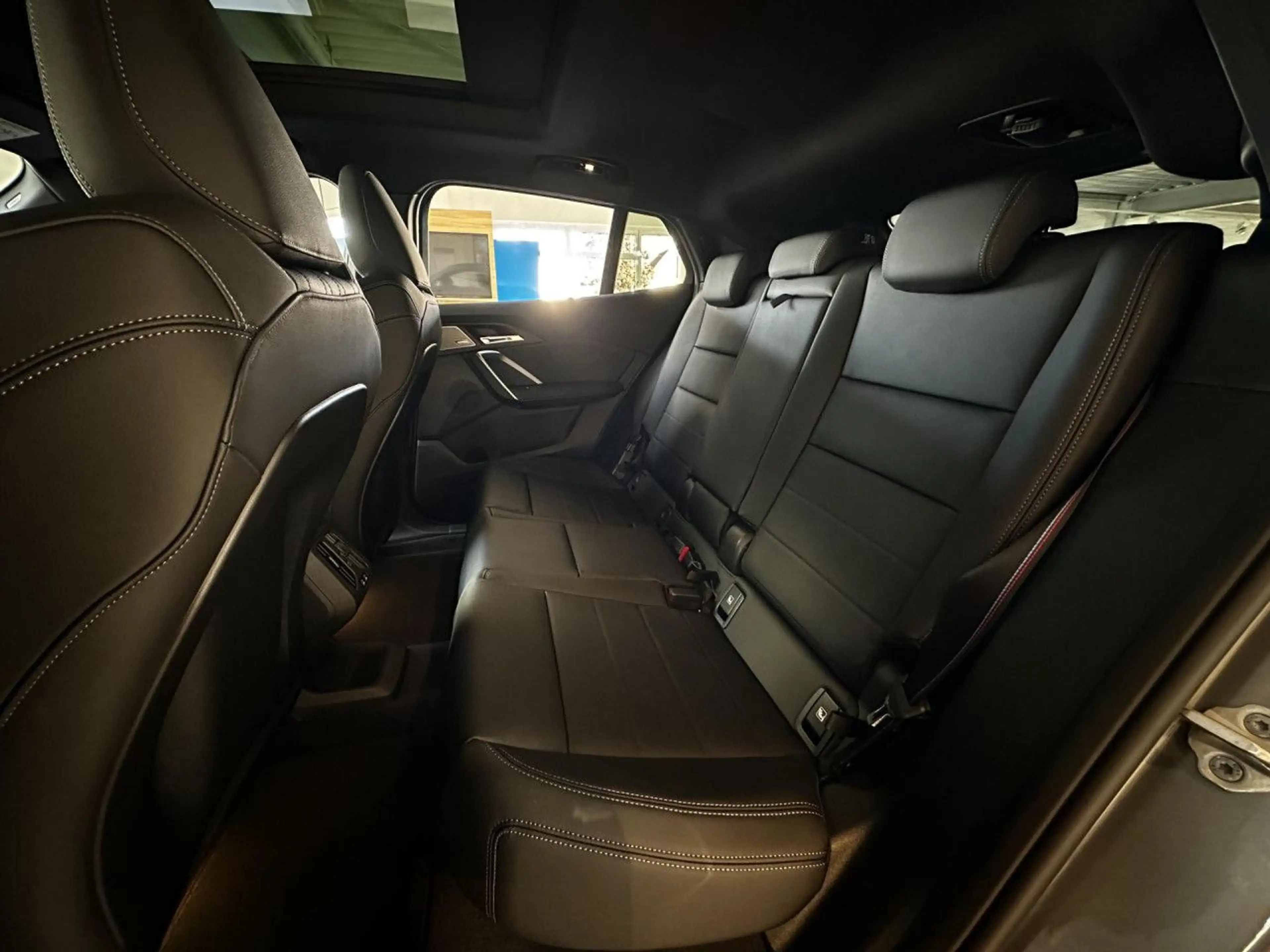 BMW iX2 x30 M Sport Pro AHK HUD Ha/Ka PanoD. SurView. — photo 10