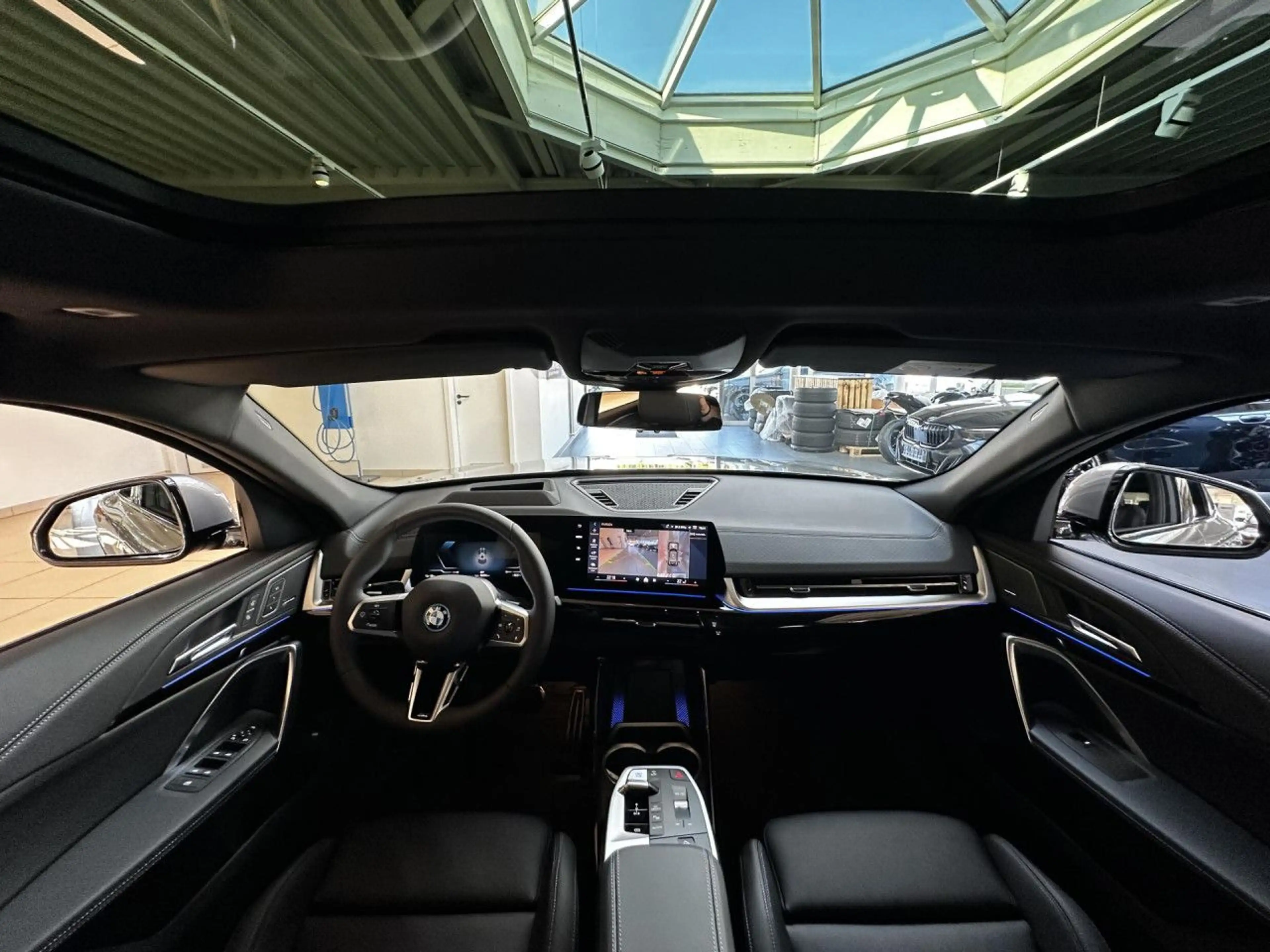 BMW iX2 x30 M Sport Pro AHK HUD Ha/Ka PanoD. SurView. — photo 11