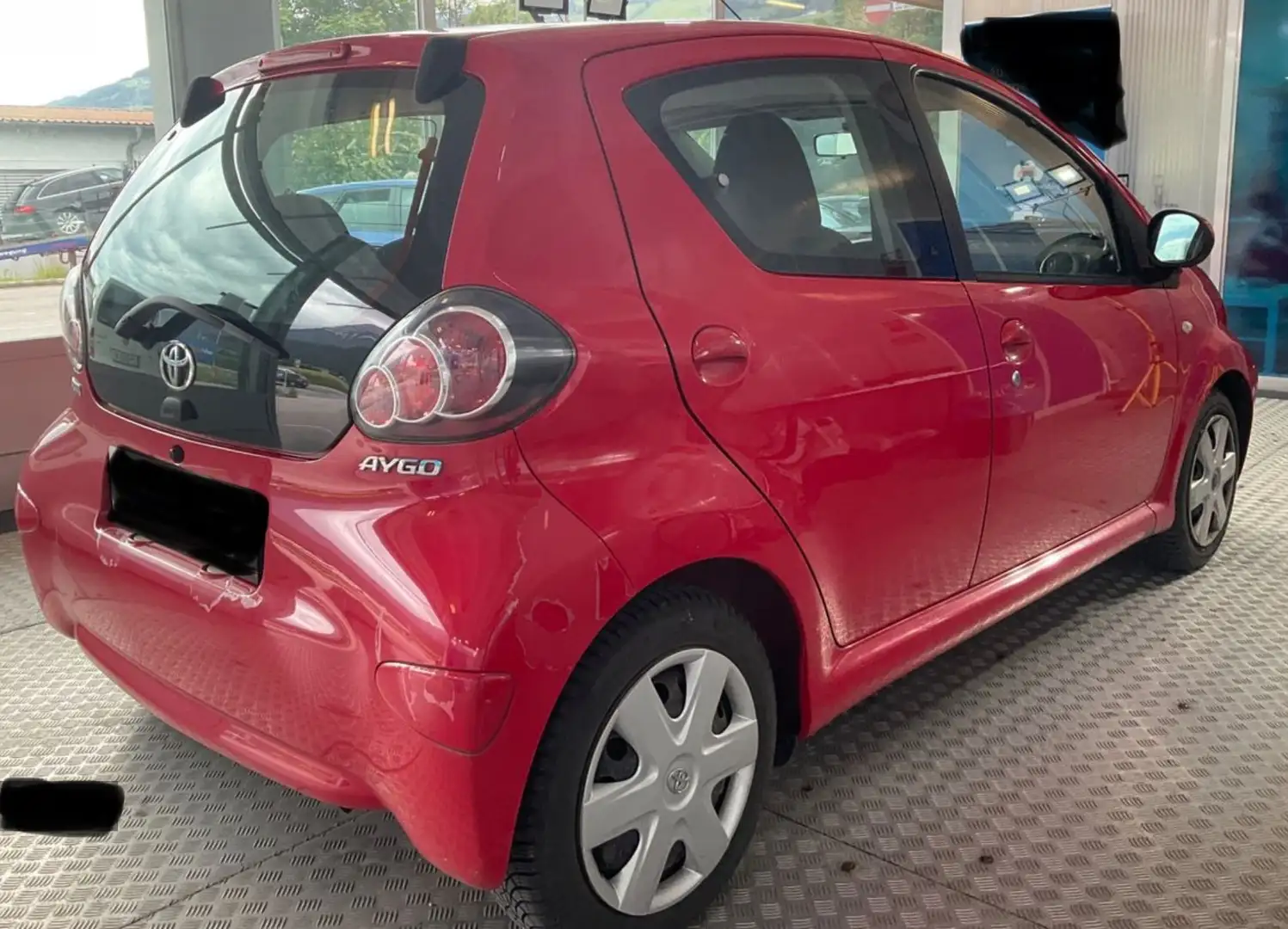 Toyota Aygo Basis Rood - 2
