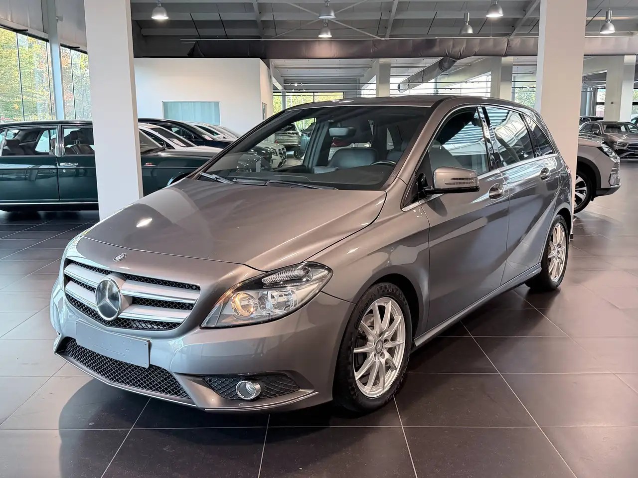 Mercedes-Benz B 180