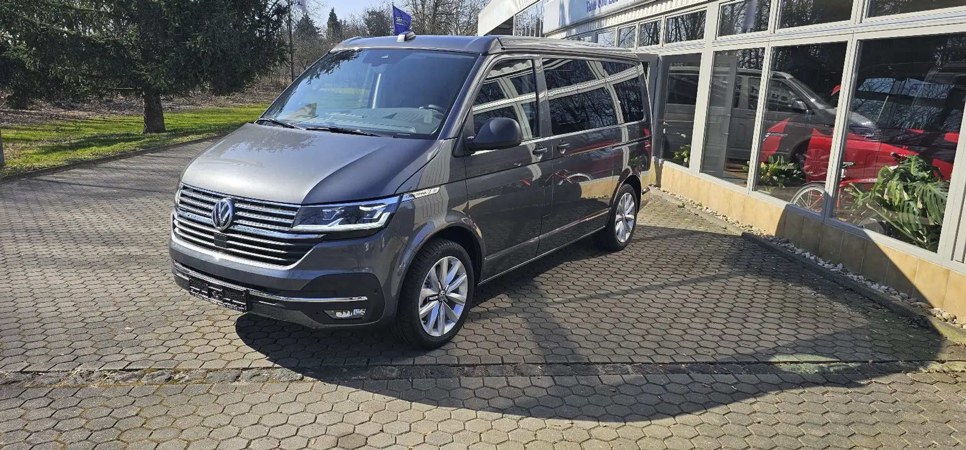 Volkswagen T6 California T6.1 California Beach Tour 2.0 TDI 204 PS DSG 4M Grau - 2