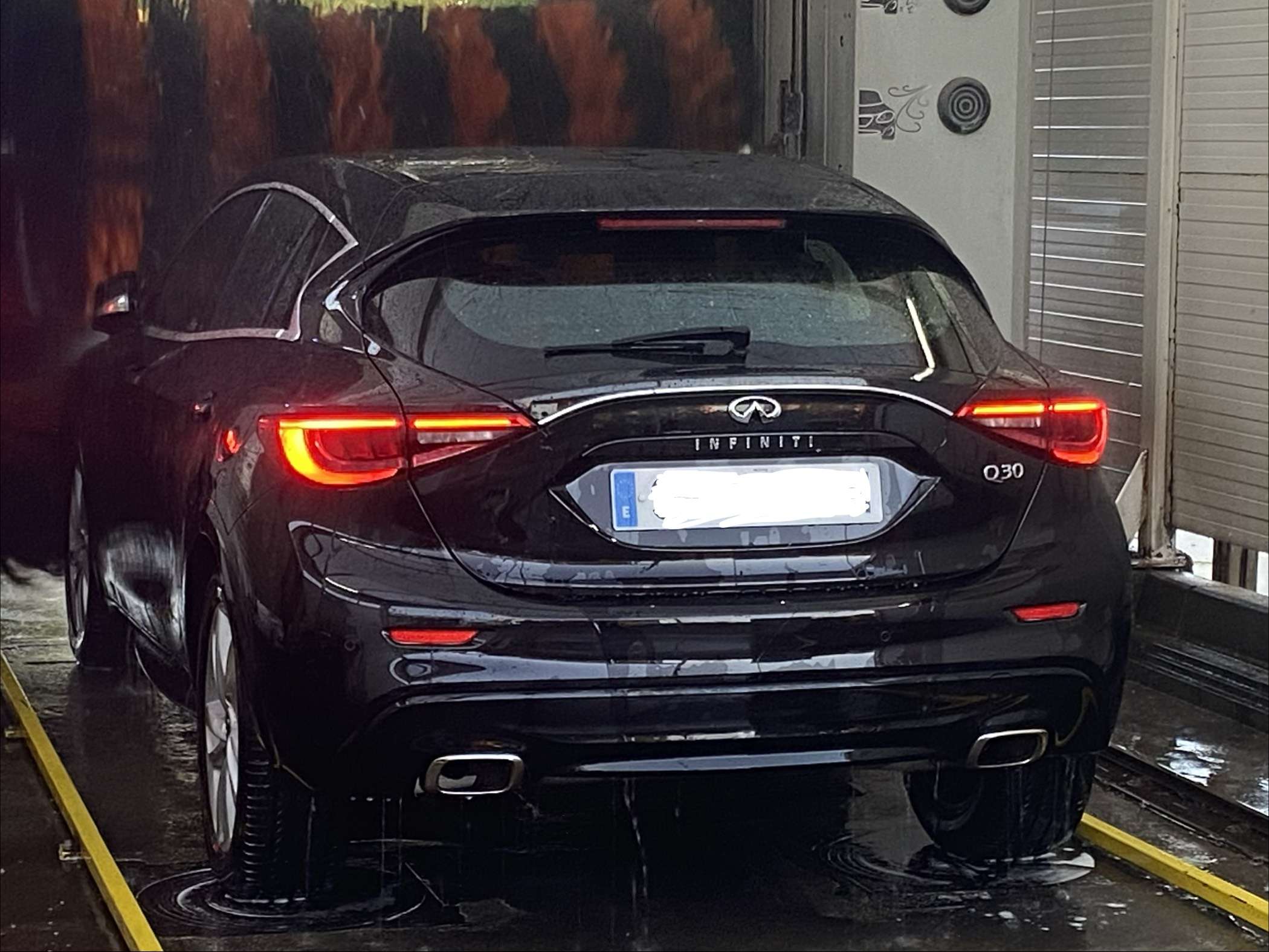 Infiniti Q30 1.6t Premium 122 - foto 1