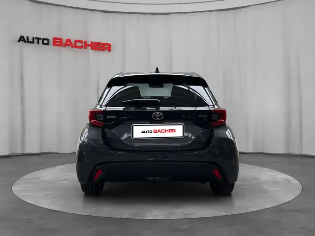 Toyota Yaris view 4