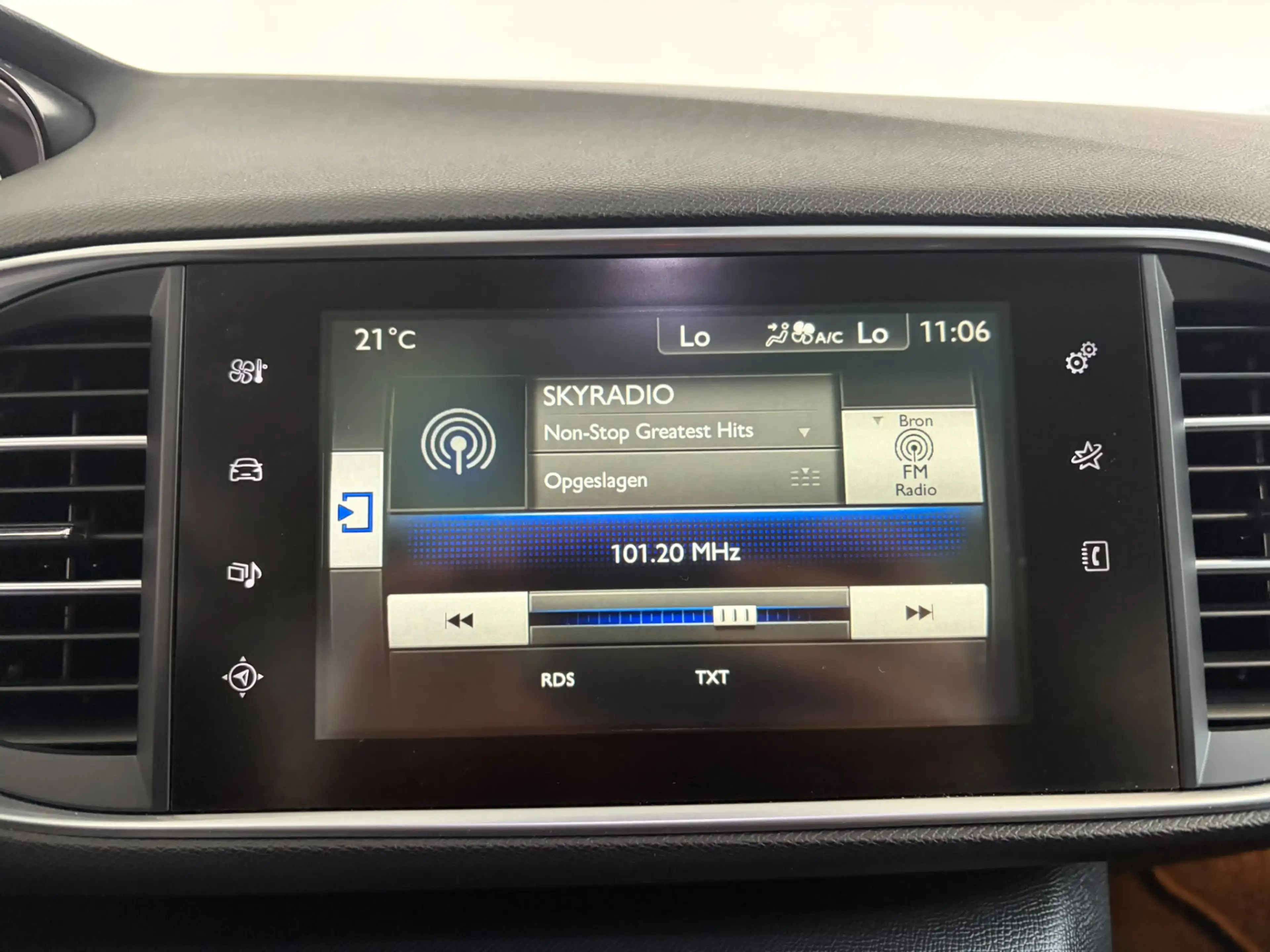Peugeot 308 SW 1.2 PureTech Allure — photo 21