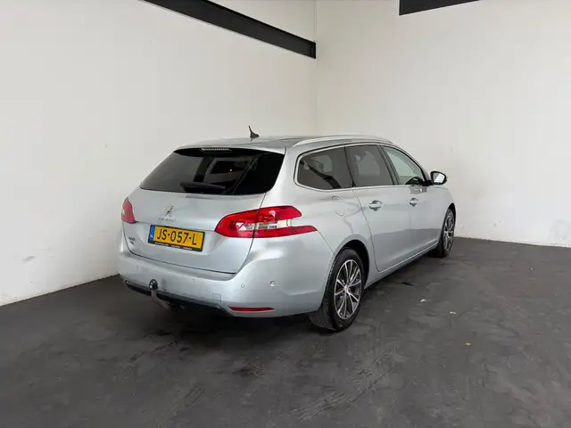 Peugeot 308 SW view 2