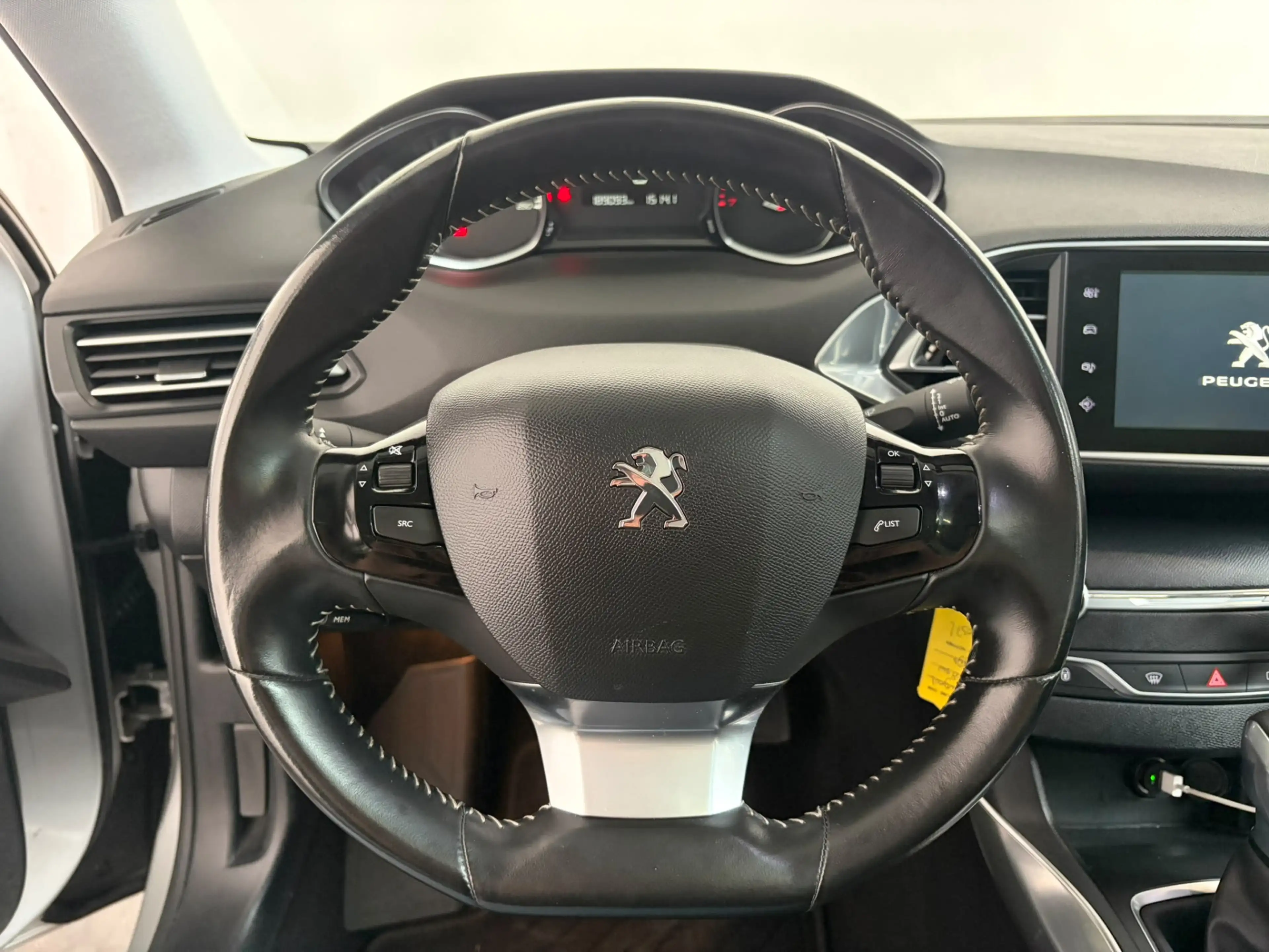 Peugeot 308 SW 1.2 PureTech Allure — photo 11