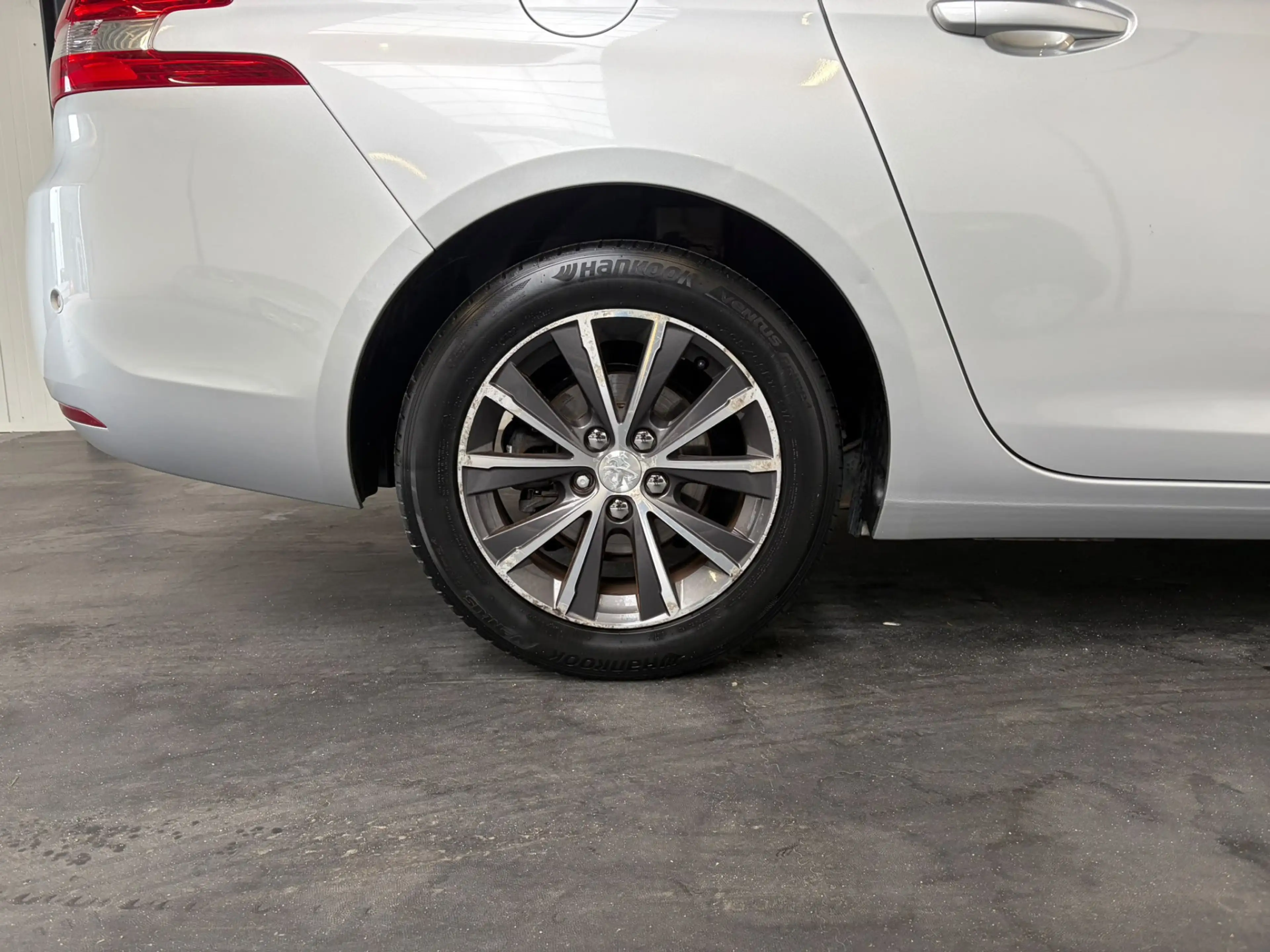 Peugeot 308 SW 1.2 PureTech Allure — photo 34