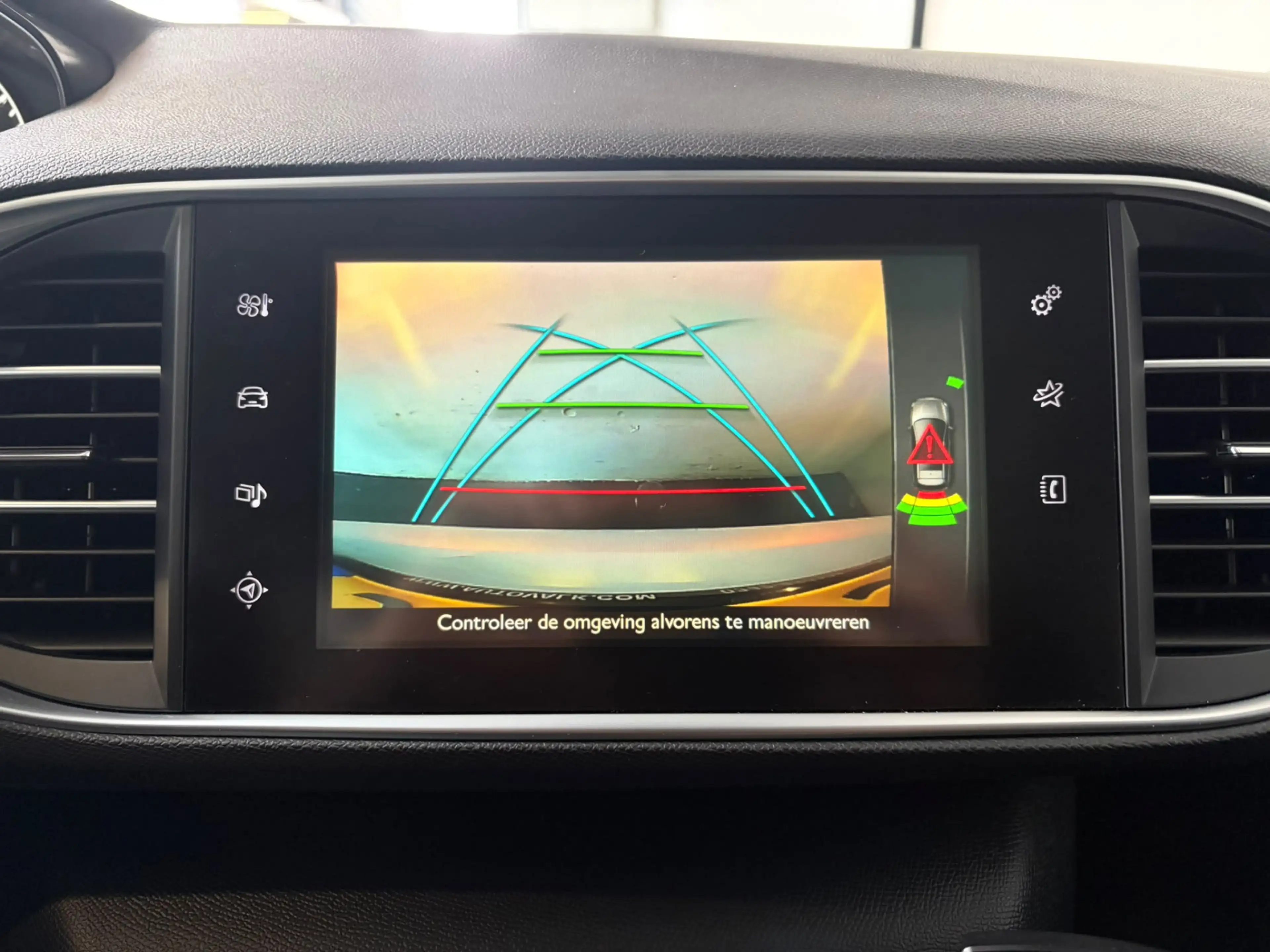 Peugeot 308 SW 1.2 PureTech Allure — photo 24