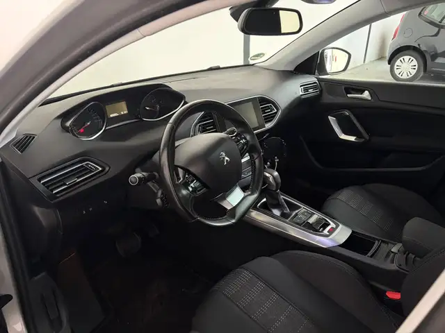 Peugeot 308 SW view 5