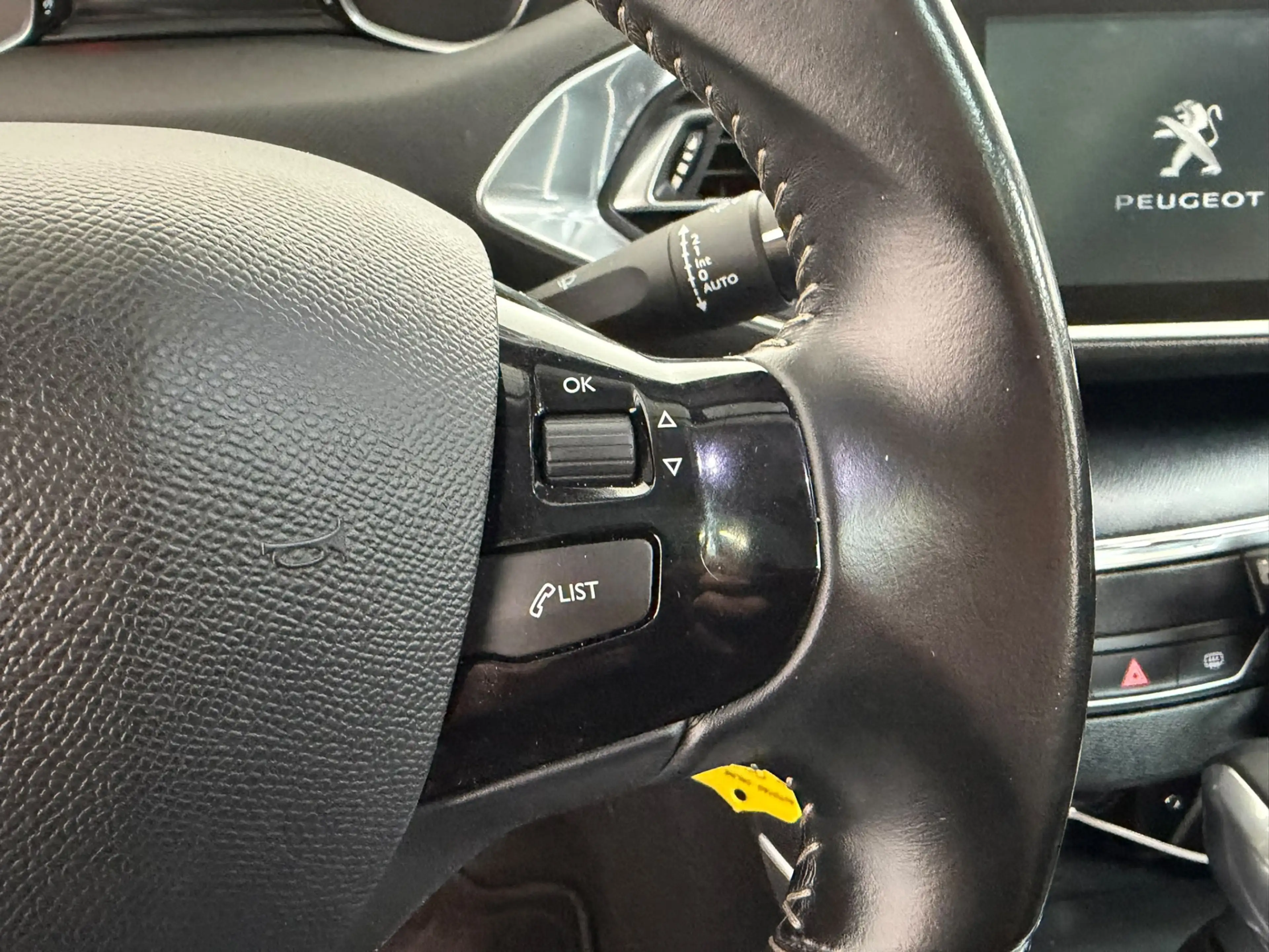 Peugeot 308 SW 1.2 PureTech Allure — photo 12