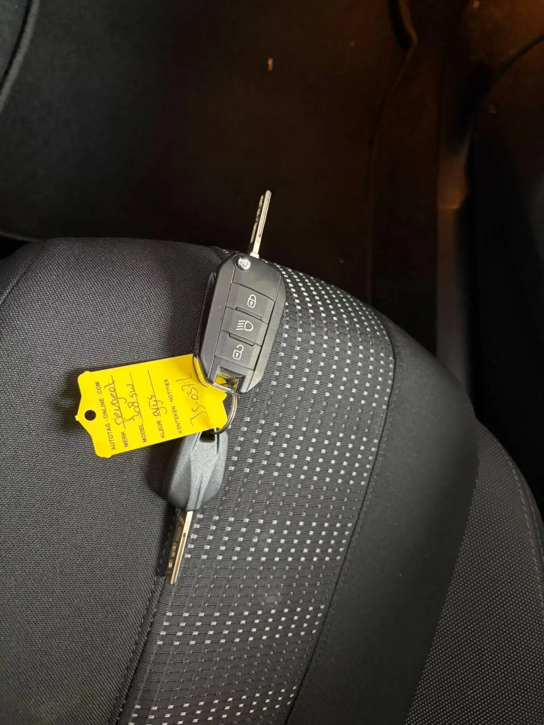 Peugeot 308 SW 1.2 PureTech Allure — photo 17