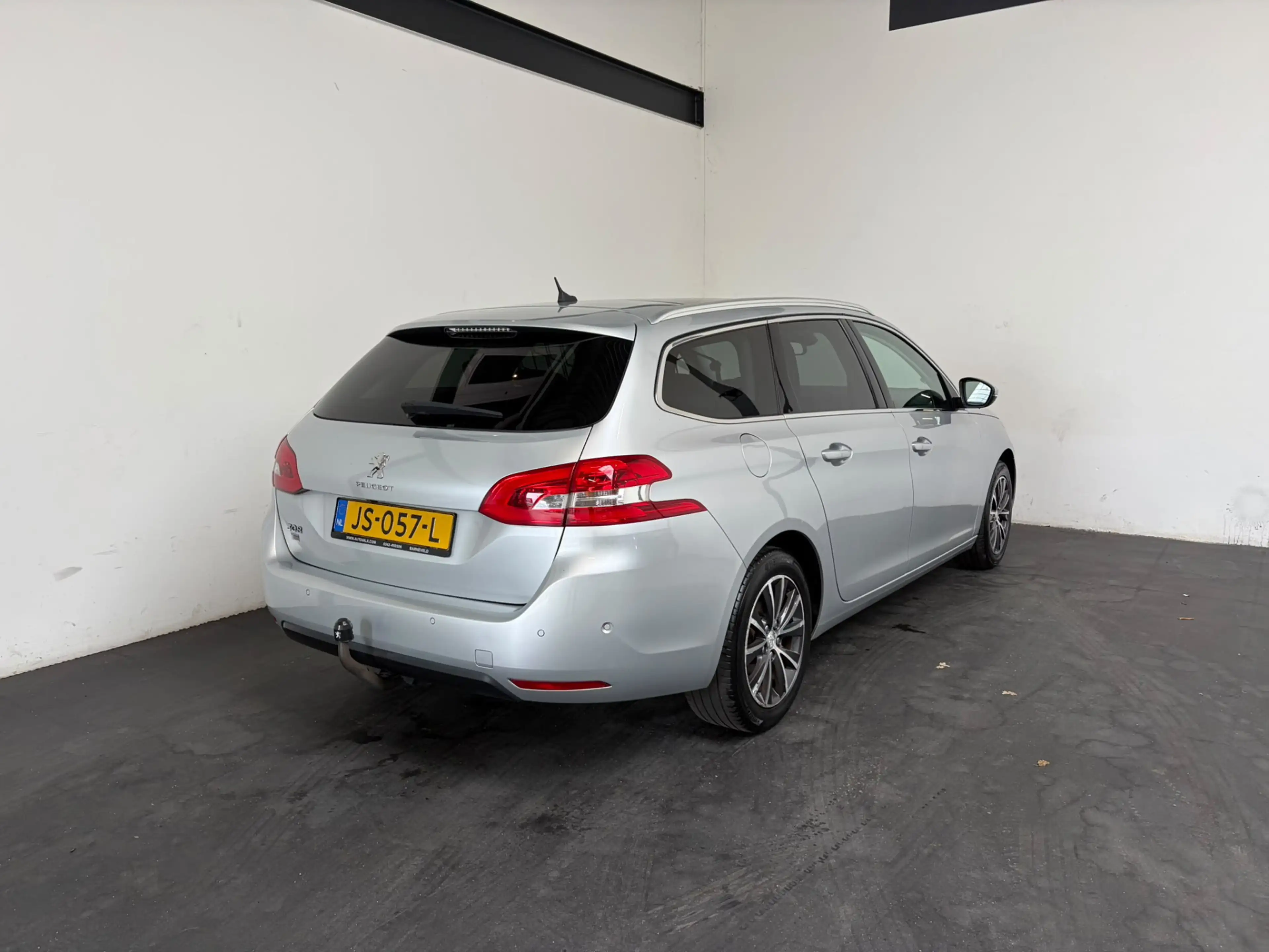 Peugeot 308 SW 1.2 PureTech Allure — photo 31