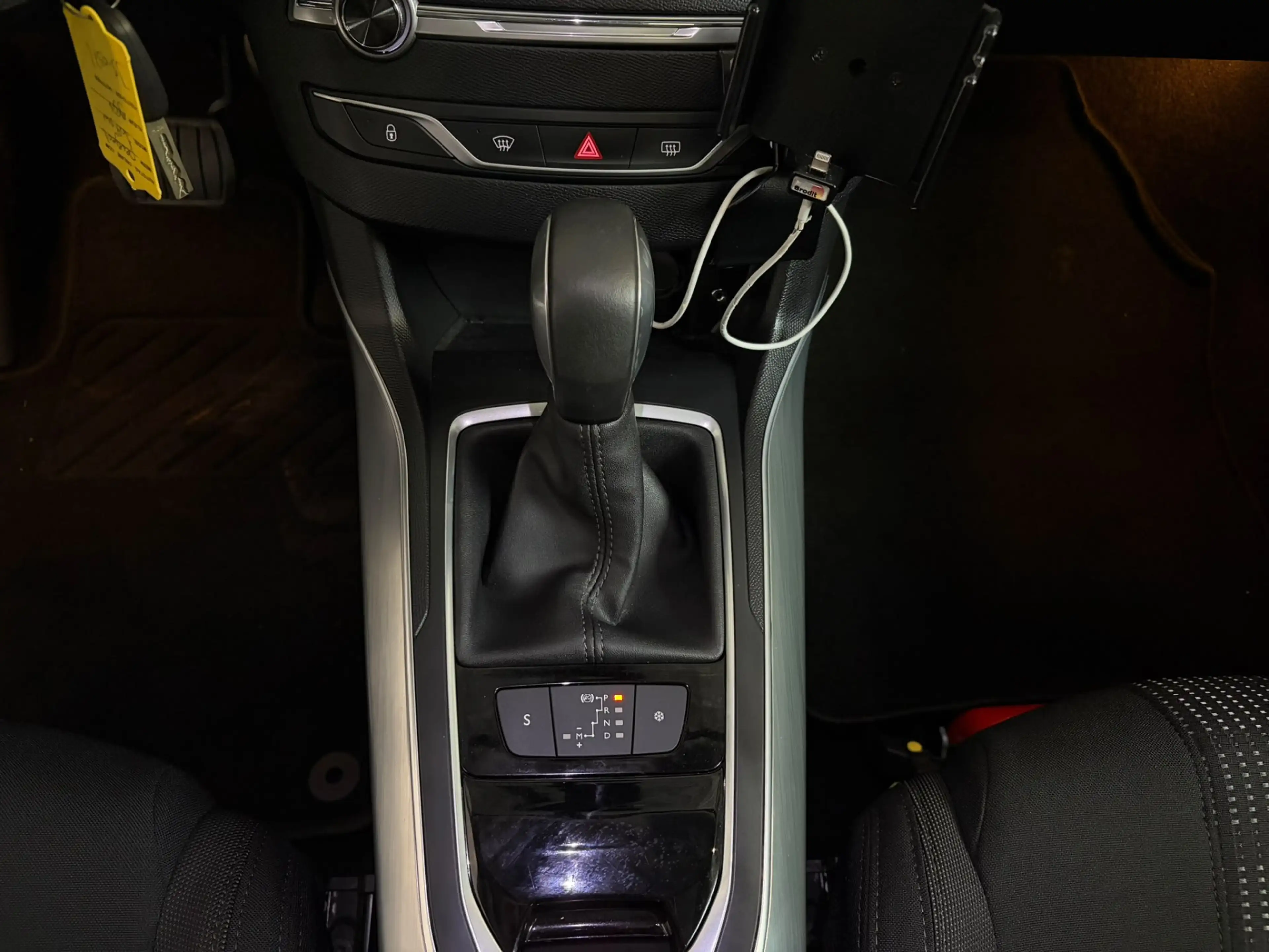Peugeot 308 SW 1.2 PureTech Allure — photo 16