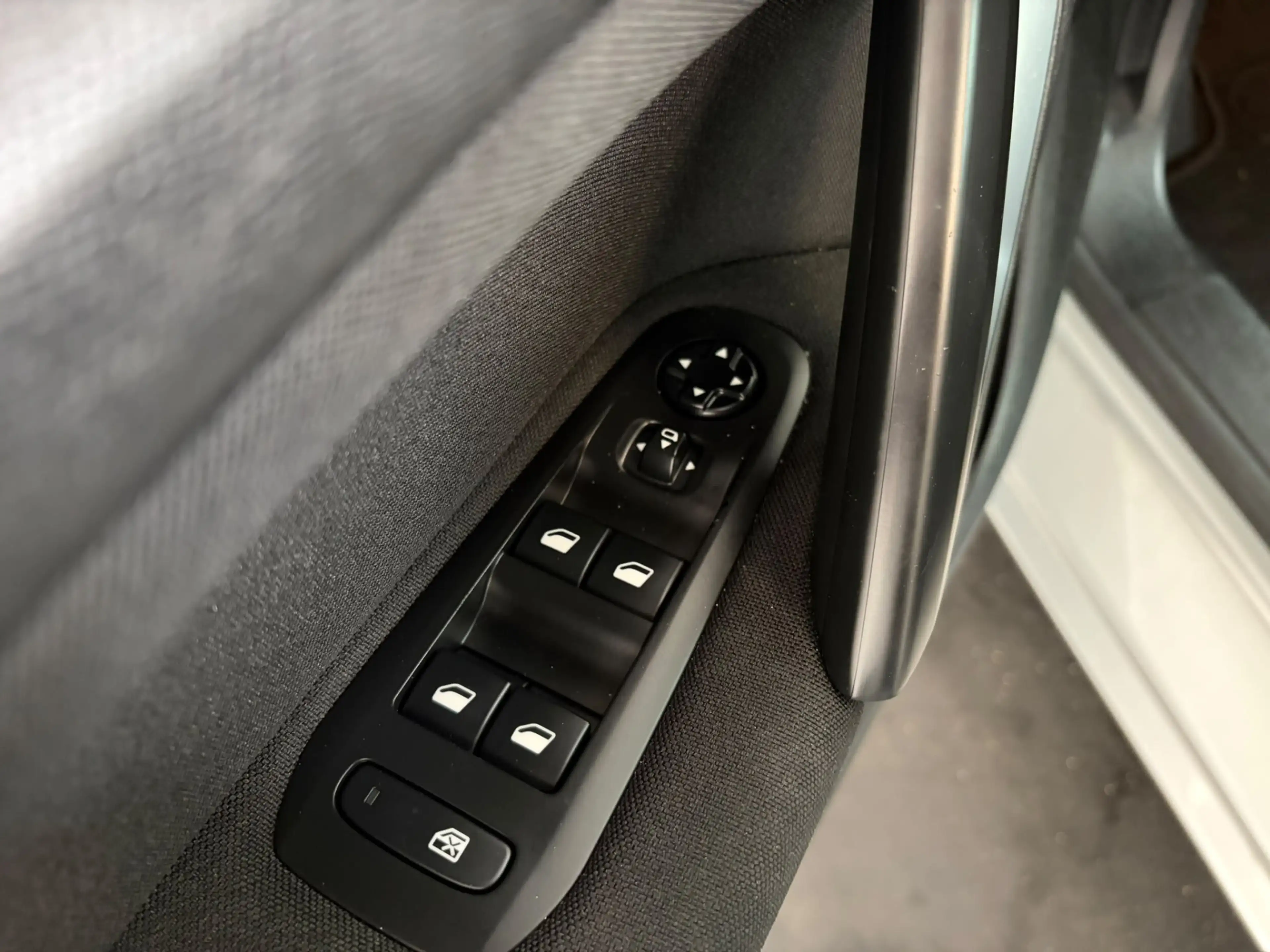 Peugeot 308 SW 1.2 PureTech Allure — photo 7