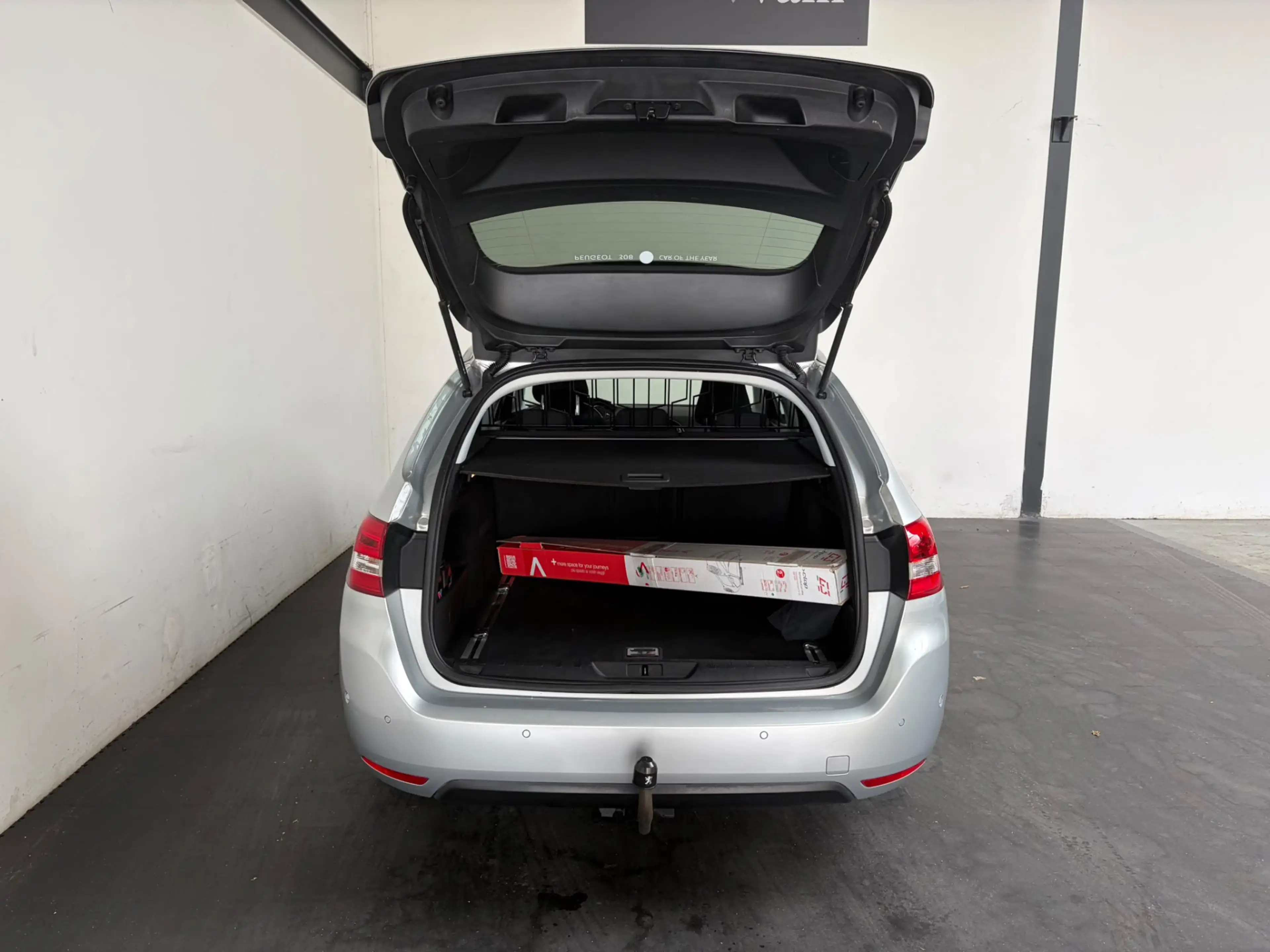 Peugeot 308 SW 1.2 PureTech Allure — photo 30