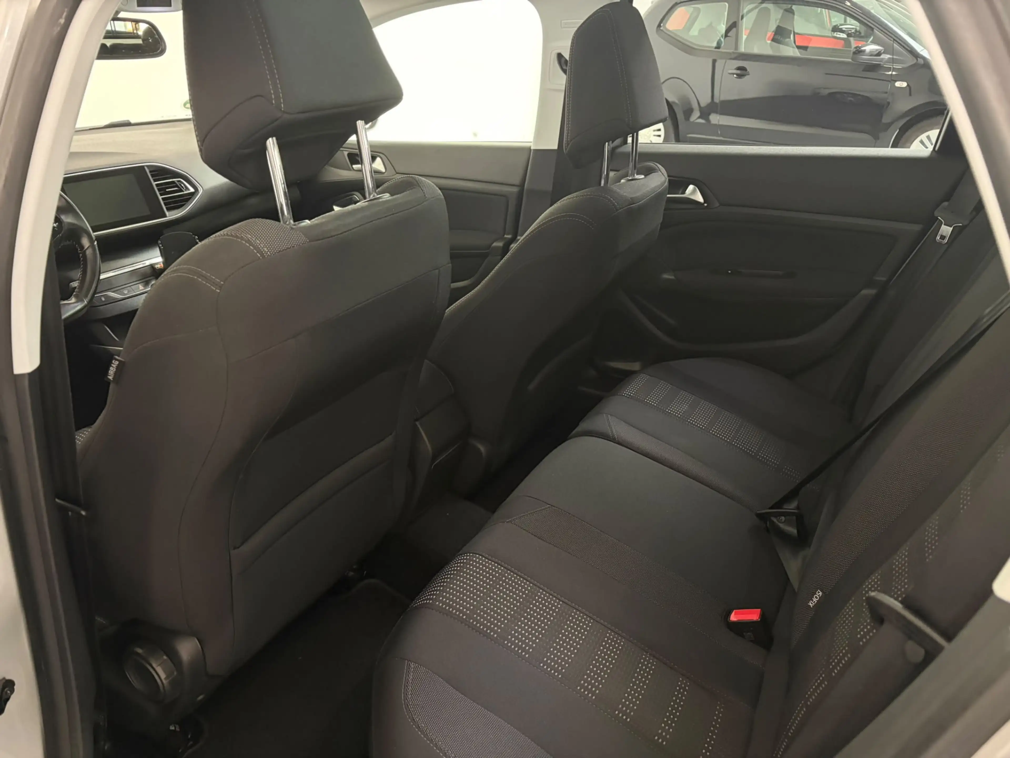Peugeot 308 SW 1.2 PureTech Allure — photo 28