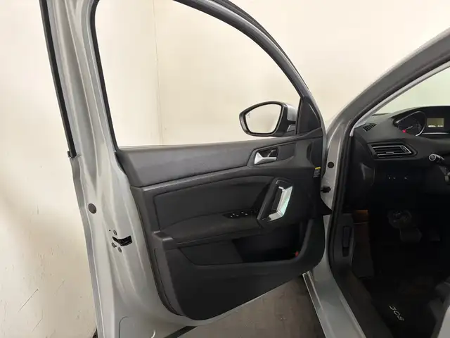 Peugeot 308 SW view 6