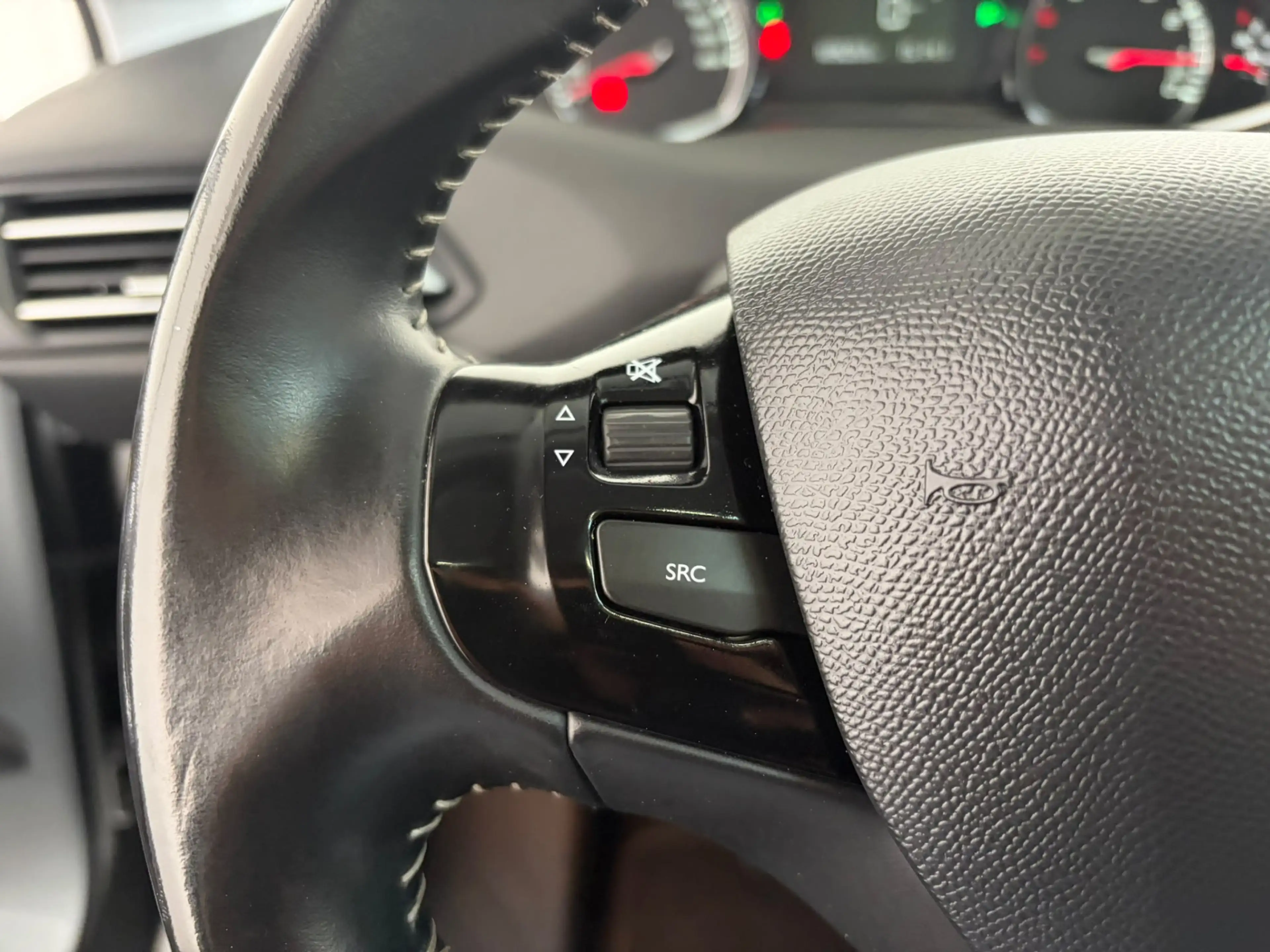 Peugeot 308 SW 1.2 PureTech Allure — photo 10