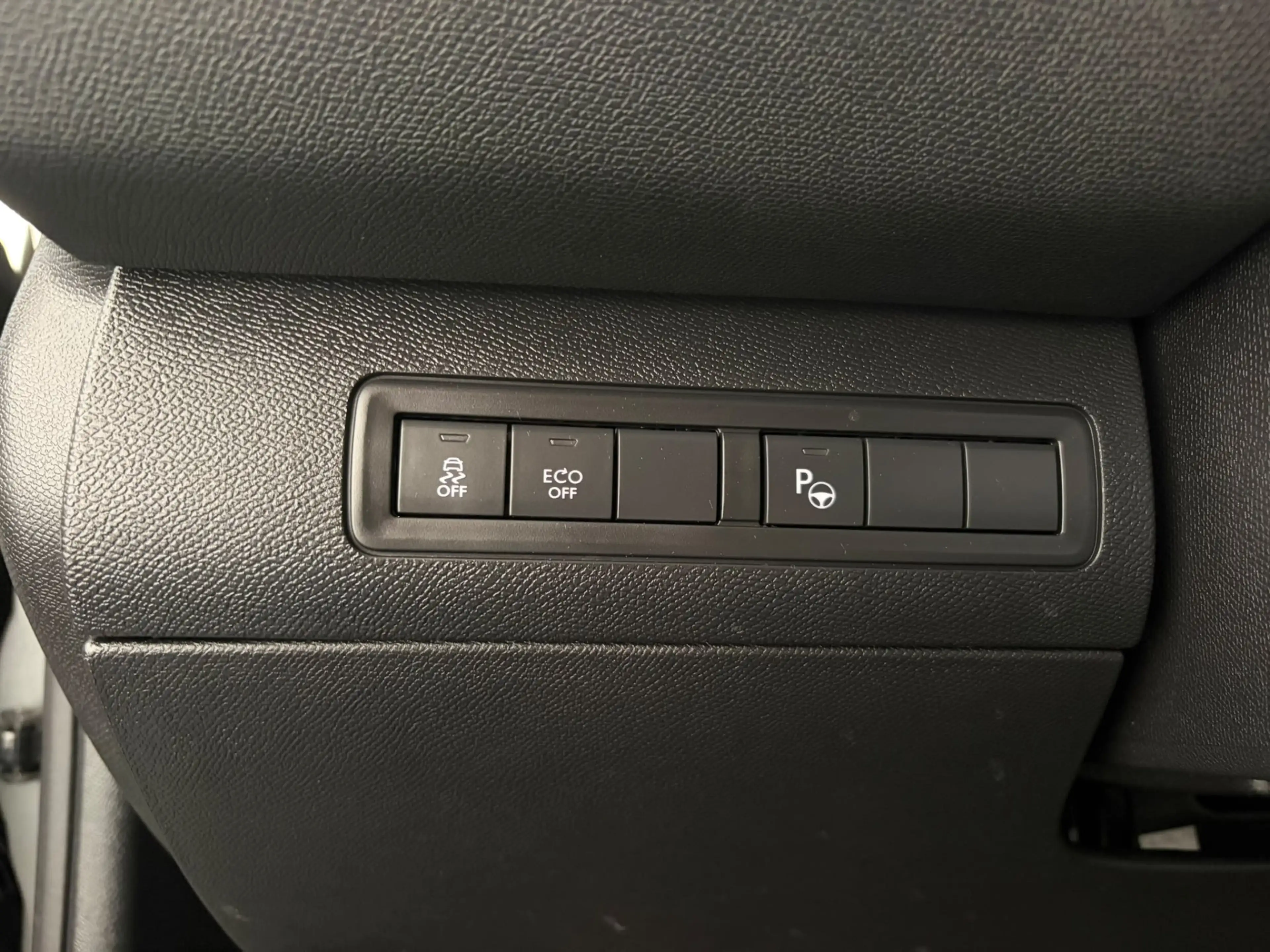 Peugeot 308 SW 1.2 PureTech Allure — photo 8