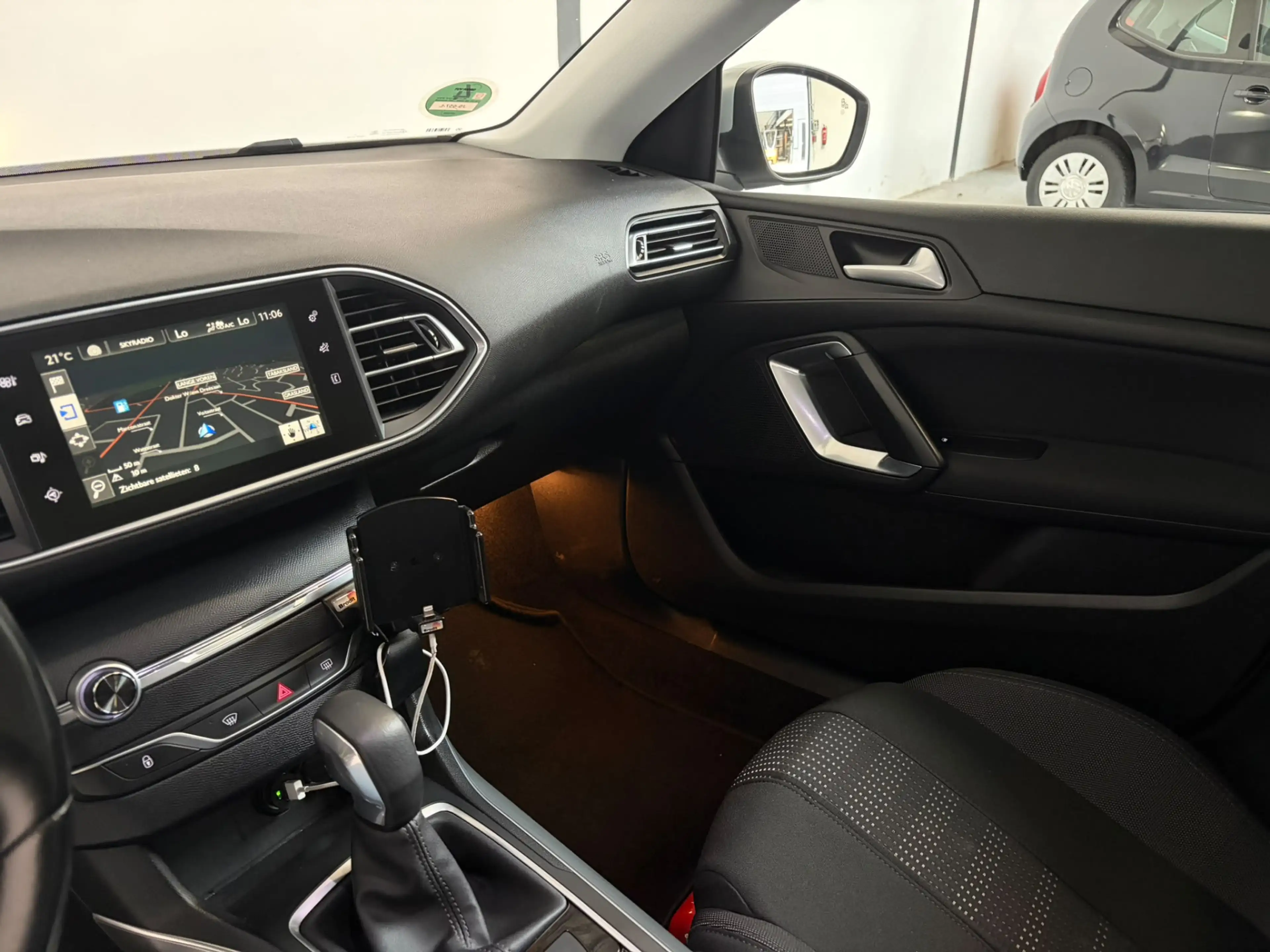 Peugeot 308 SW 1.2 PureTech Allure — photo 4