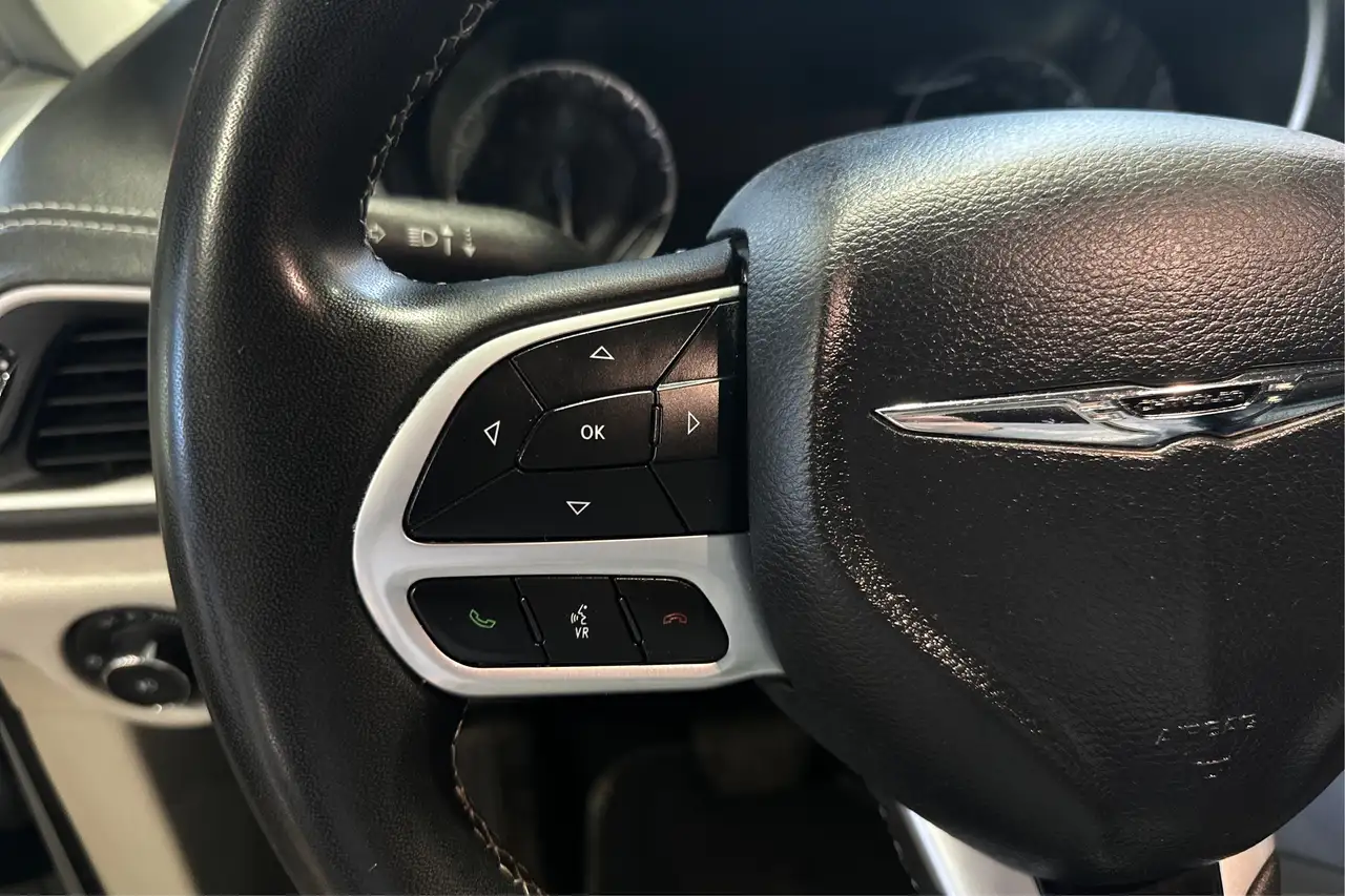 Chrysler Pacifica снимка Chrysler Pacifica