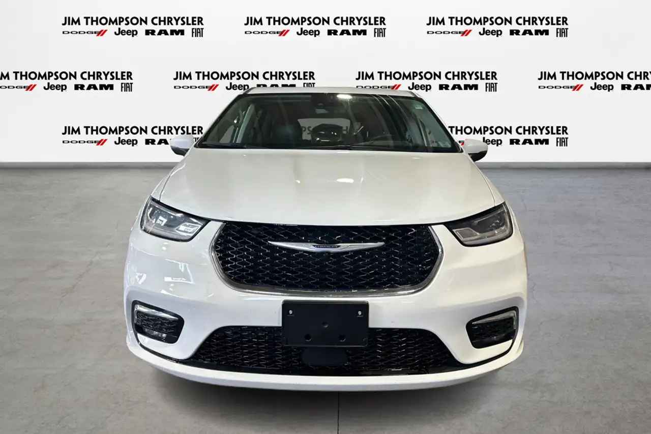 Chrysler Pacifica снимка Chrysler Pacifica