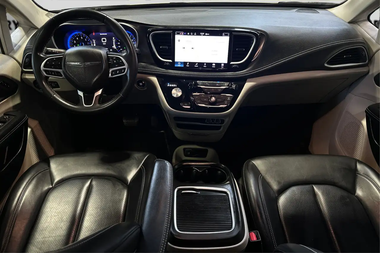 Chrysler Pacifica снимка Chrysler Pacifica