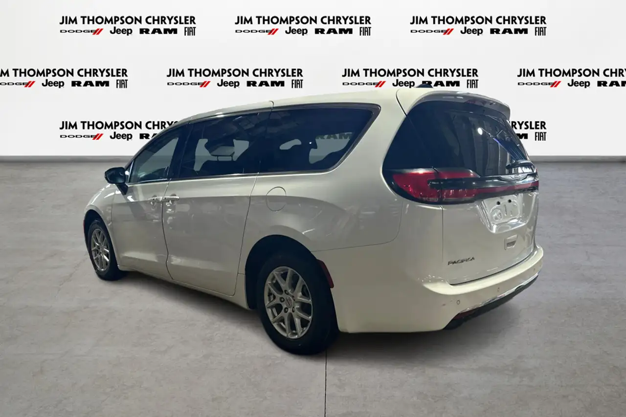 Chrysler Pacifica снимка Chrysler Pacifica