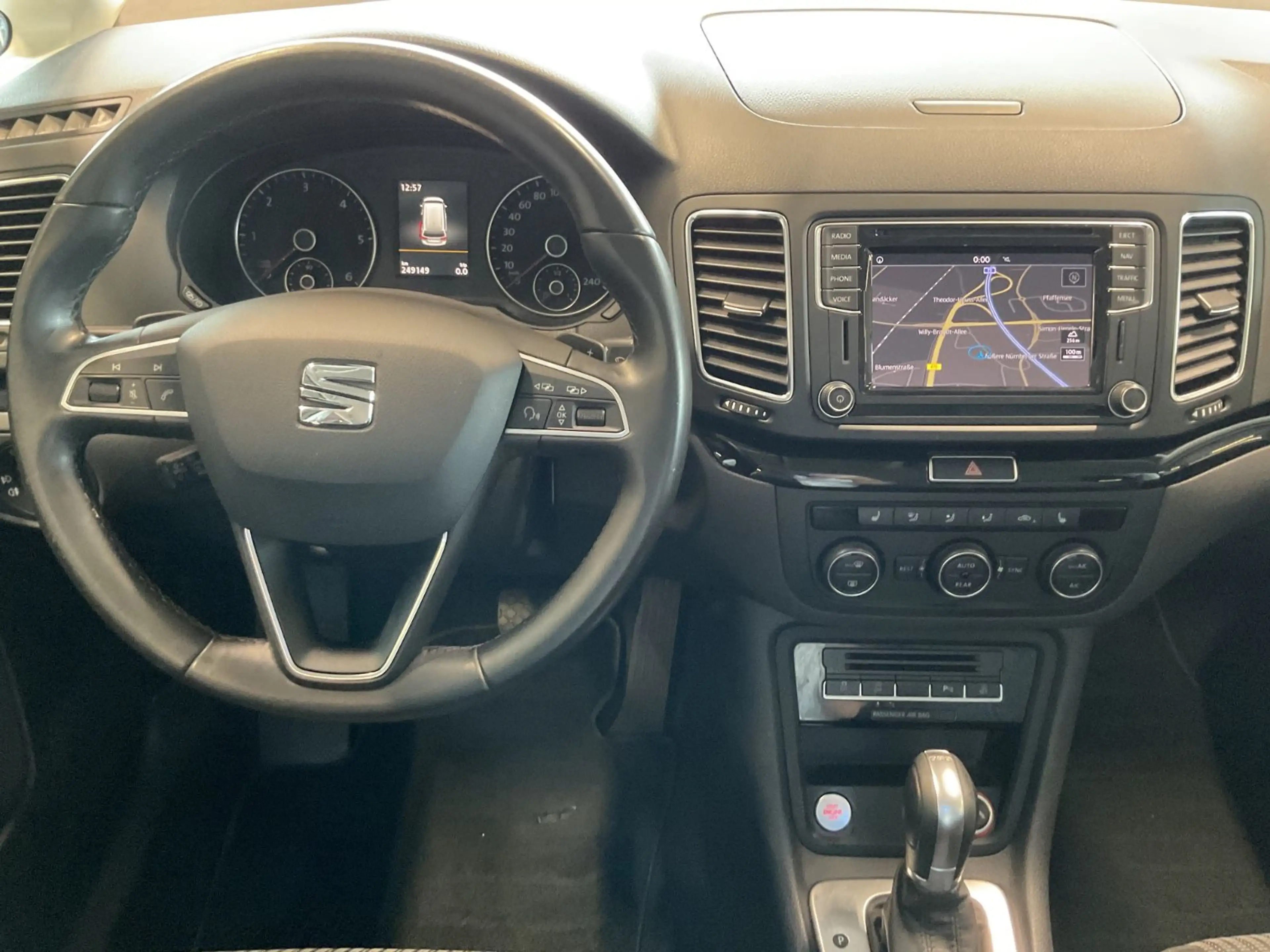SEAT Alhambra 2.0 TDI Style AHK Navi Xenon 7-Sitzer — photo 11