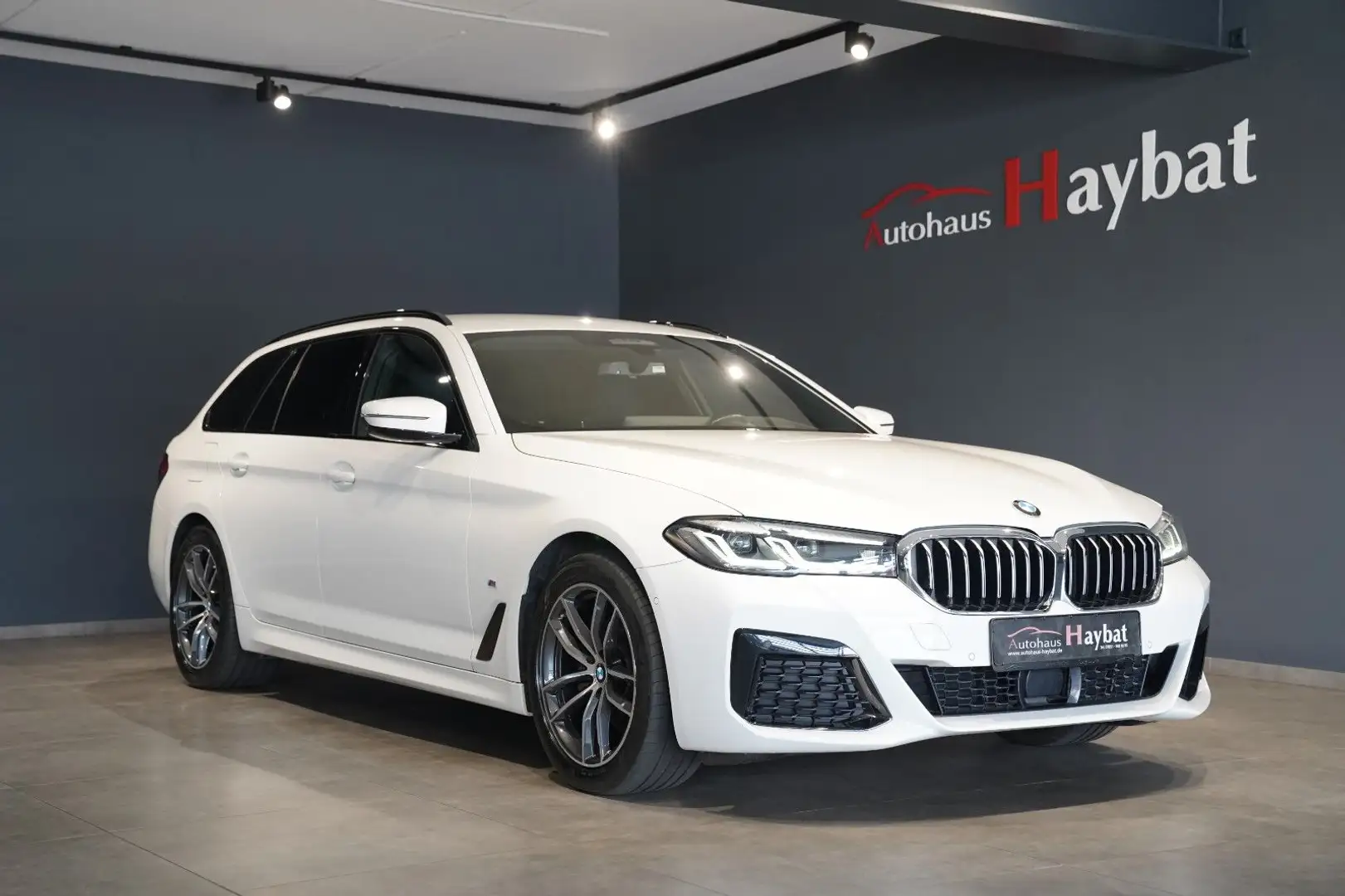 BMW 520 d xD M Sport LCProf-LED-RFK-ACC-HuD-AHK-StaHz Blanc - 1