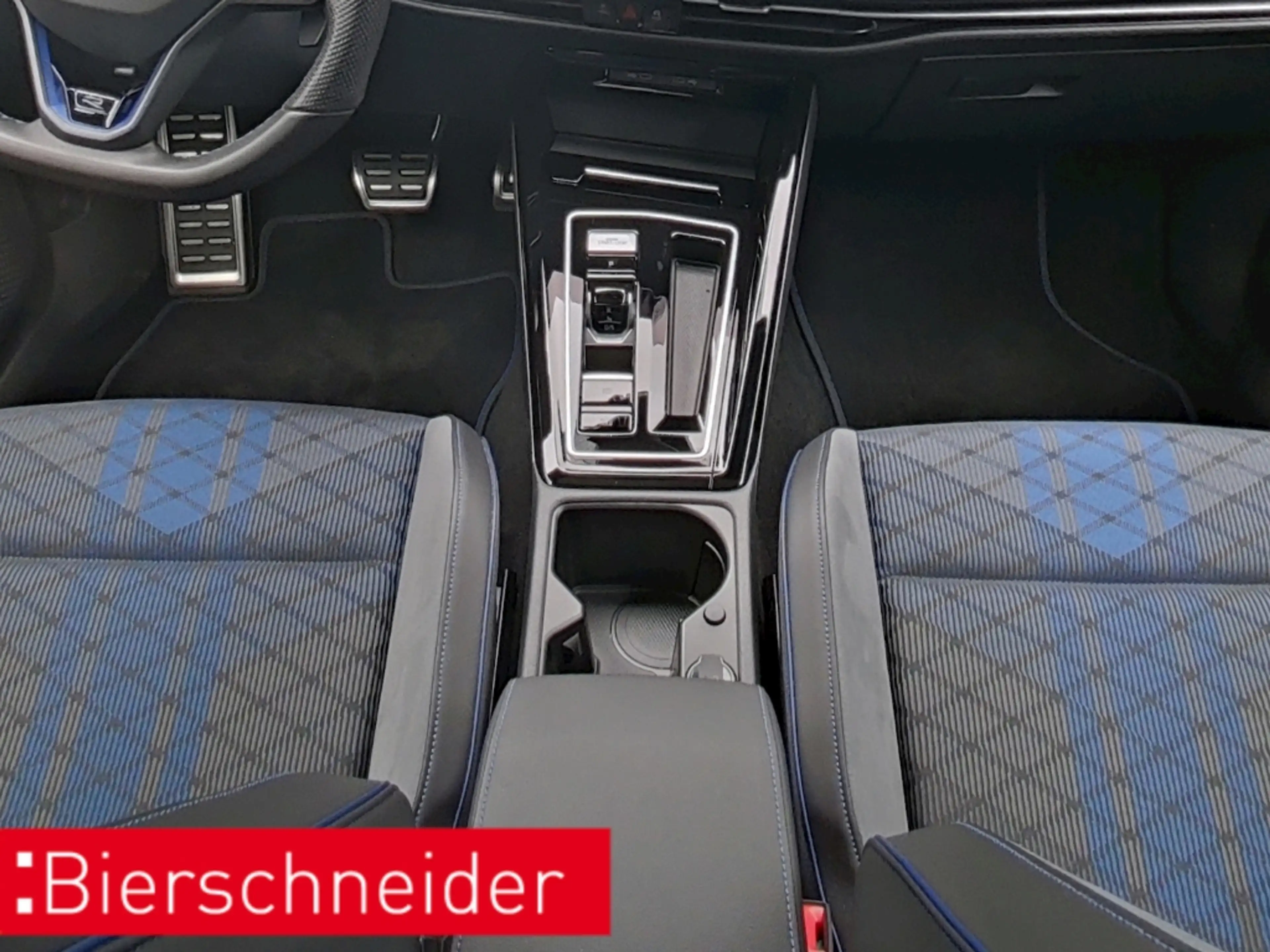 Volkswagen Golf R 8 2.0 TSI DSG 4Mo. 5-J-GAR AKRA PANO HuD AHK — photo 14