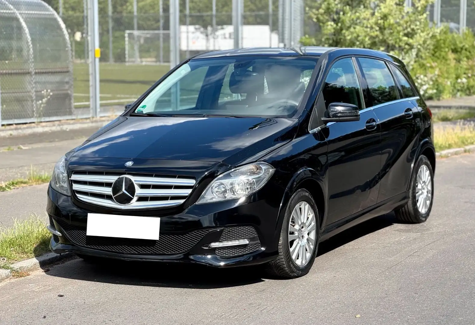 Mercedes-Benz B 200 CNG Automatik Leder Navi TÜV neu Schwarz - 1